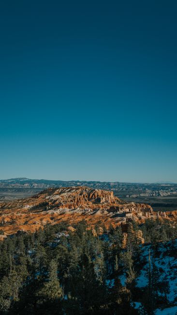 Breathtaking view of Bryce Canyon's red rock formations in Utah under a clear blue sky.