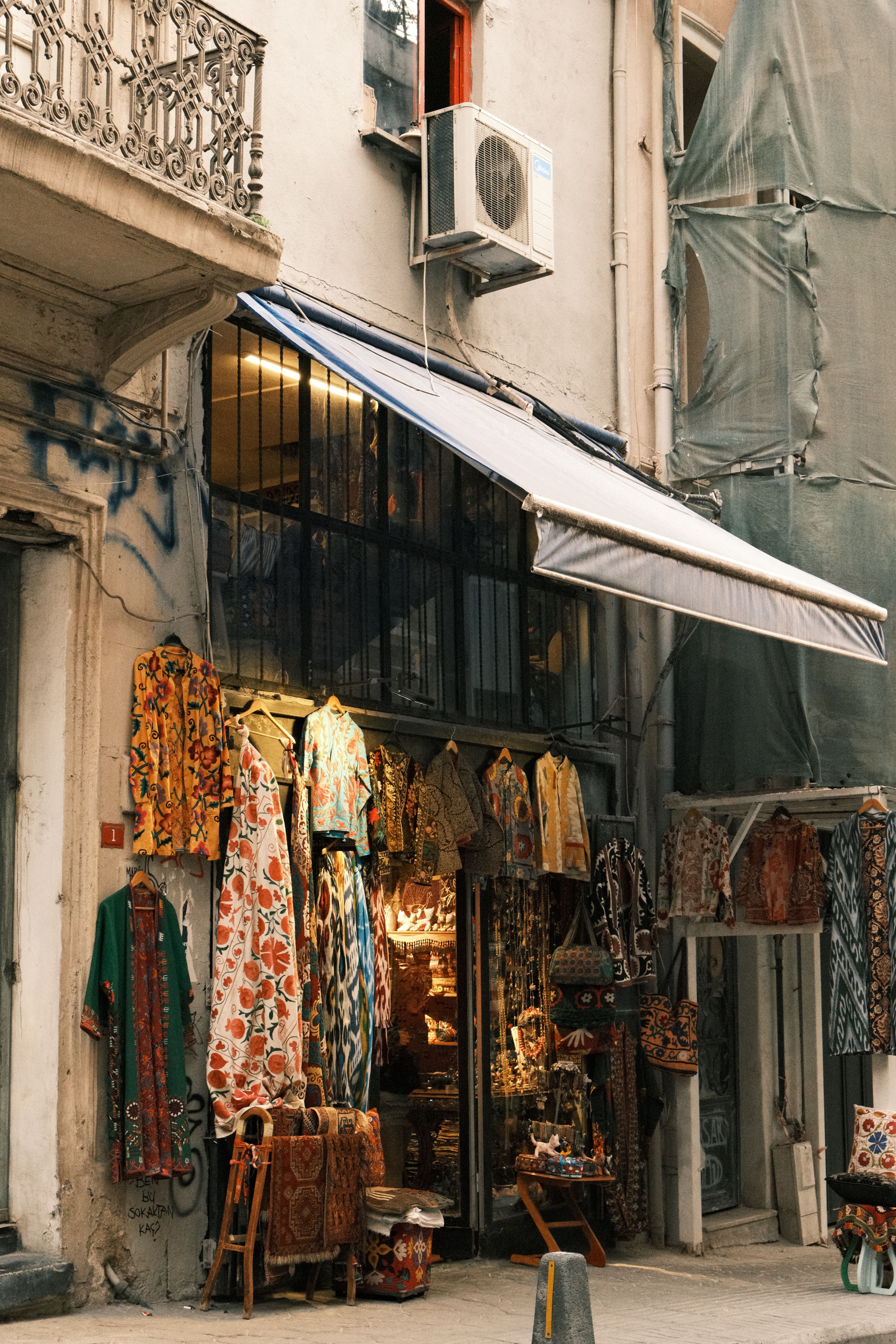 Charming Istanbul Street Shop Display · Free Stock Photo