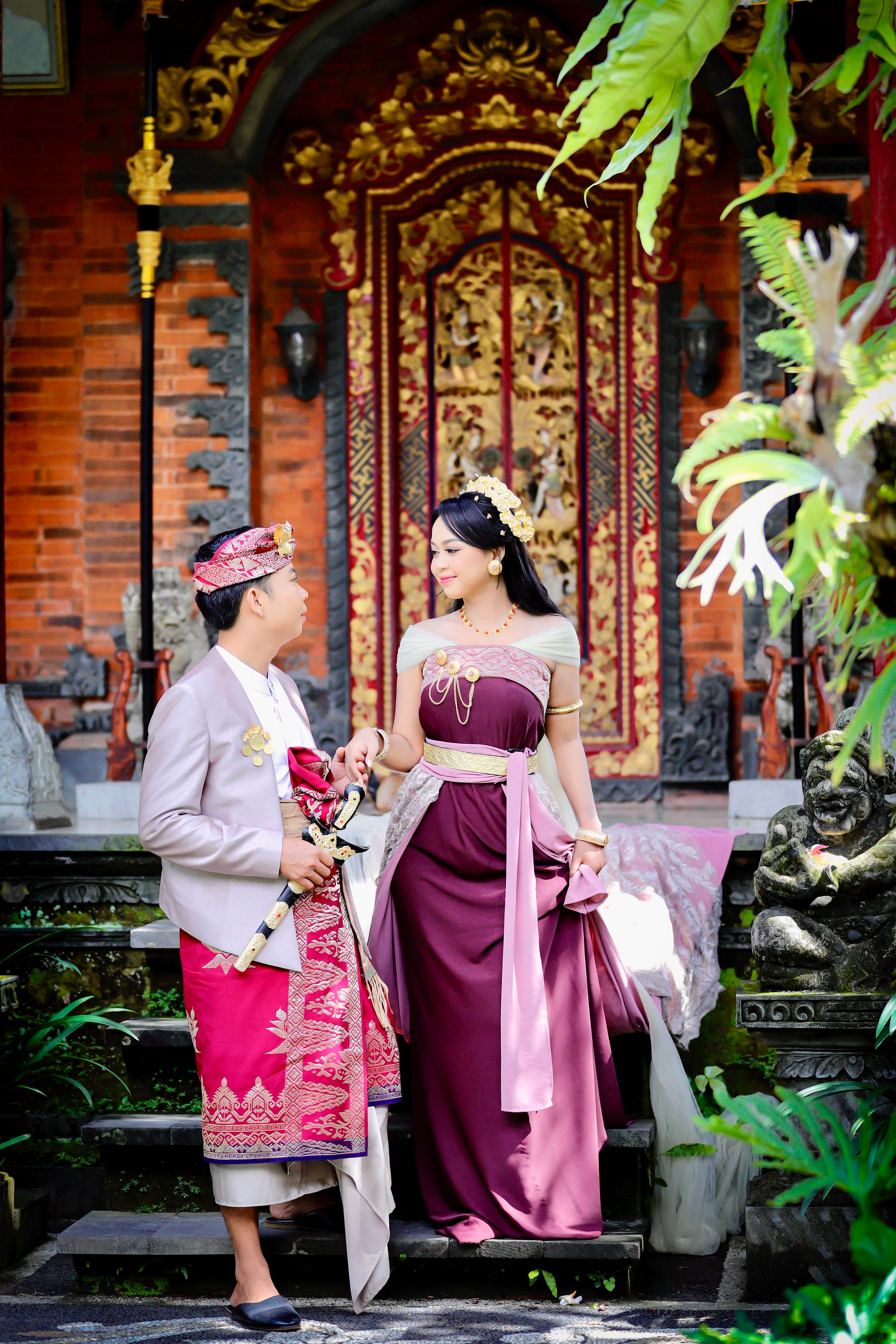 Traditional Indonesian Couple in Festive Attire · Free Stock Photo