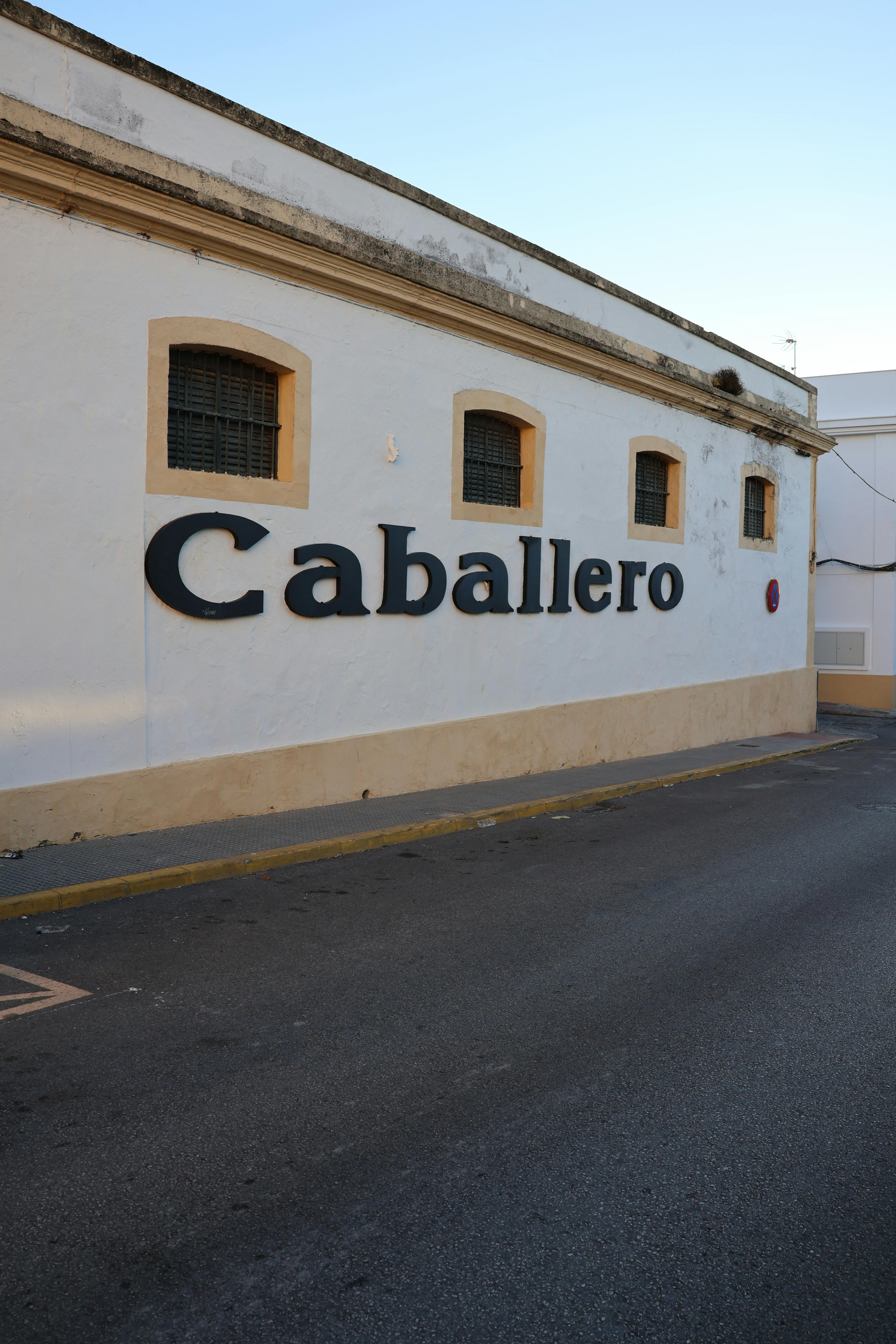 fachada lateral de las bodegas