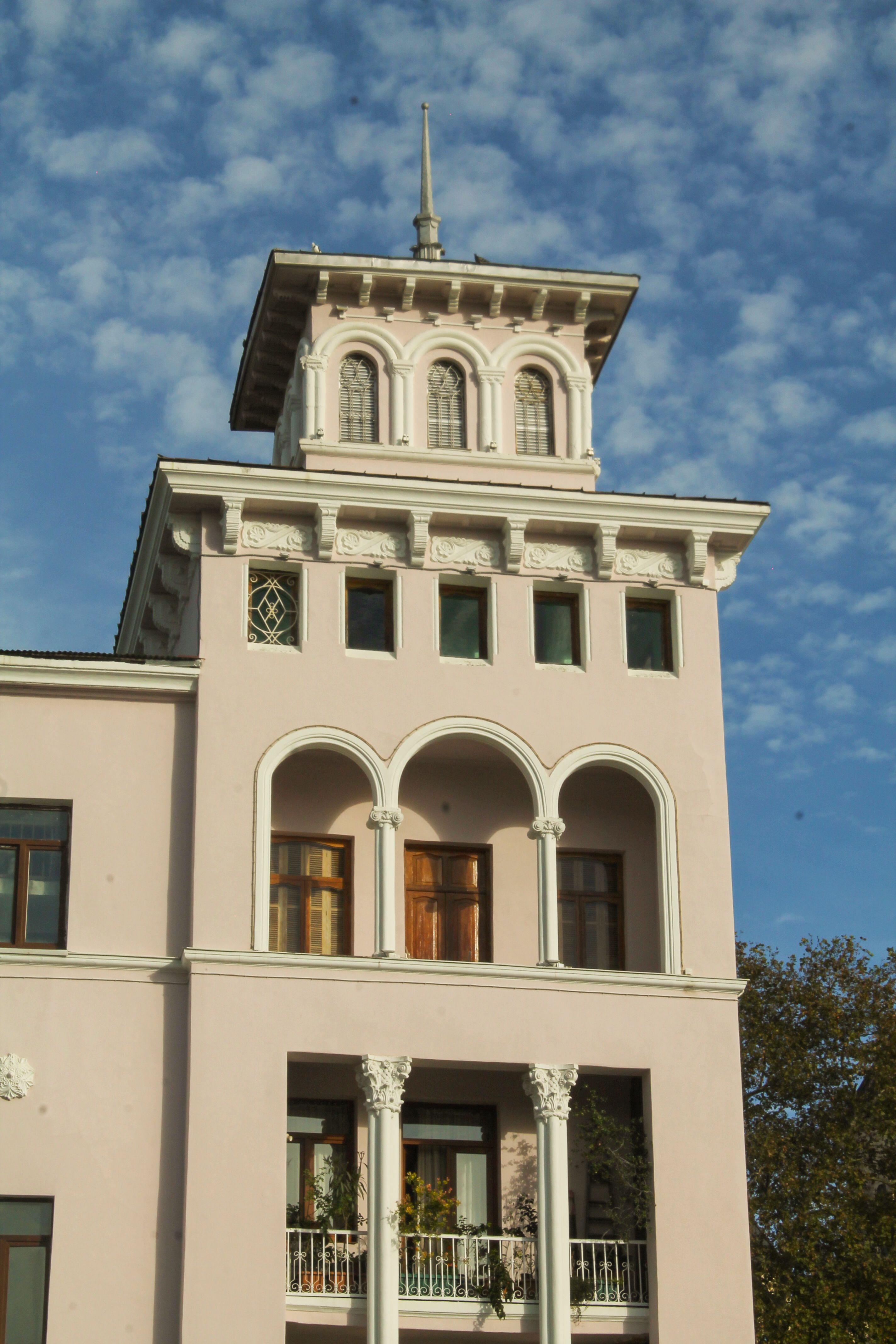 Elegant Neoclassical Building Against Blue Sky · Free Stock Photo