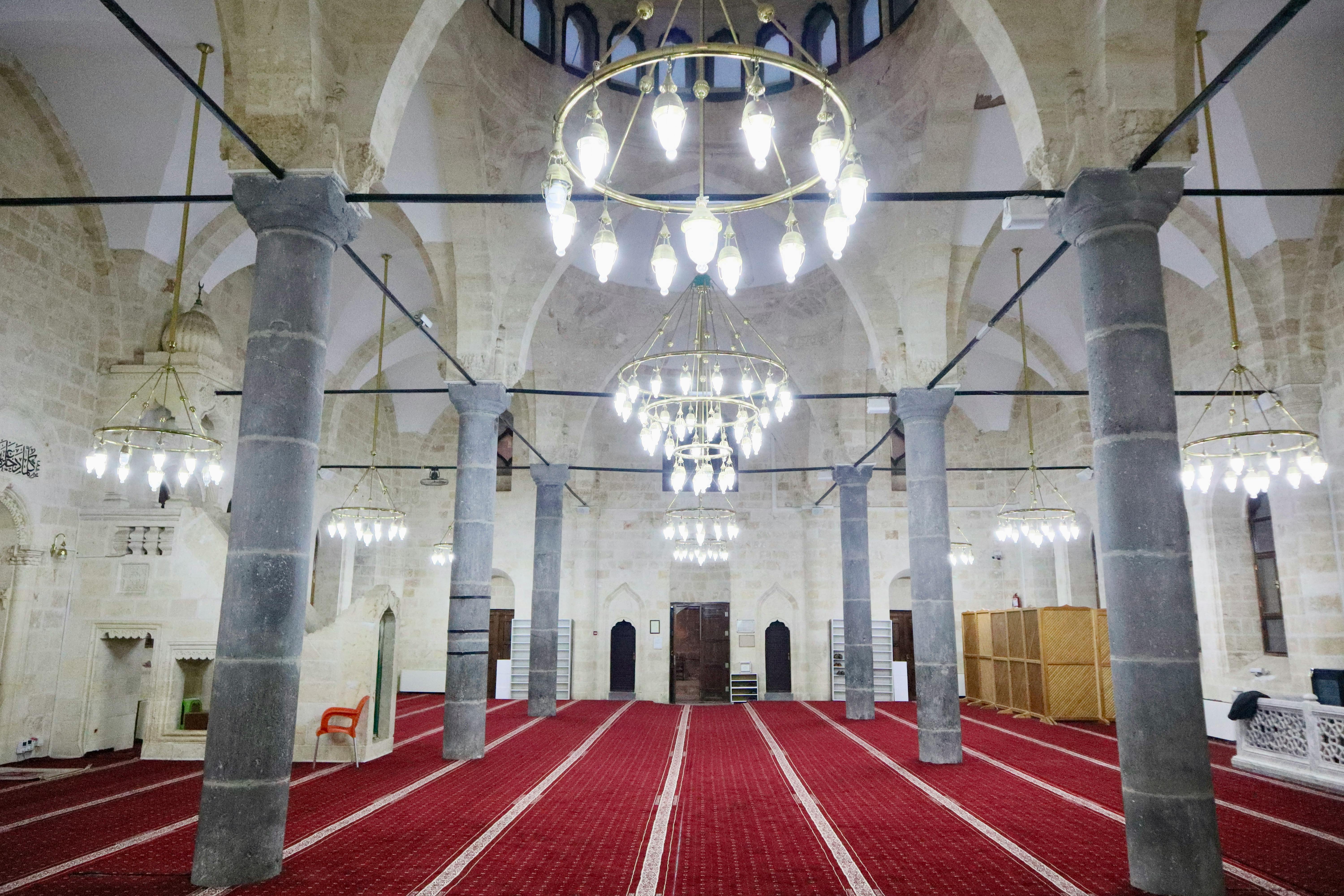 Antique Pottery Spotting Tips: A Comprehensive Guide