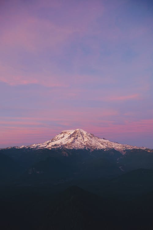 Photographie De Paysage De Montagne