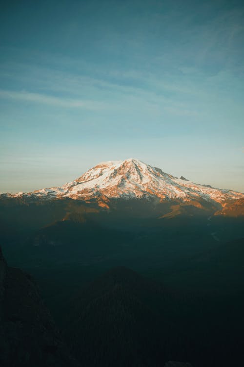 бесплатная Фотография заснеженной горы Стоковое фото