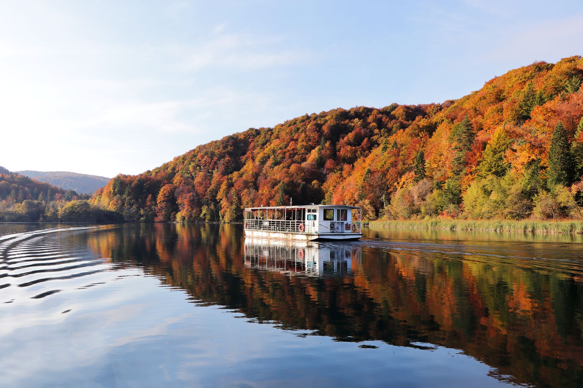 Plitvice Lakes Waterfalls: Permata Tersembunyi Lika-Senj, Kroasia yang Wajib Didatangi