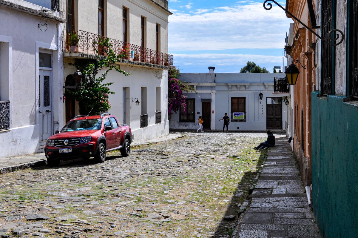 Cobblestone street and colonial facades in Colonia del Sacramento