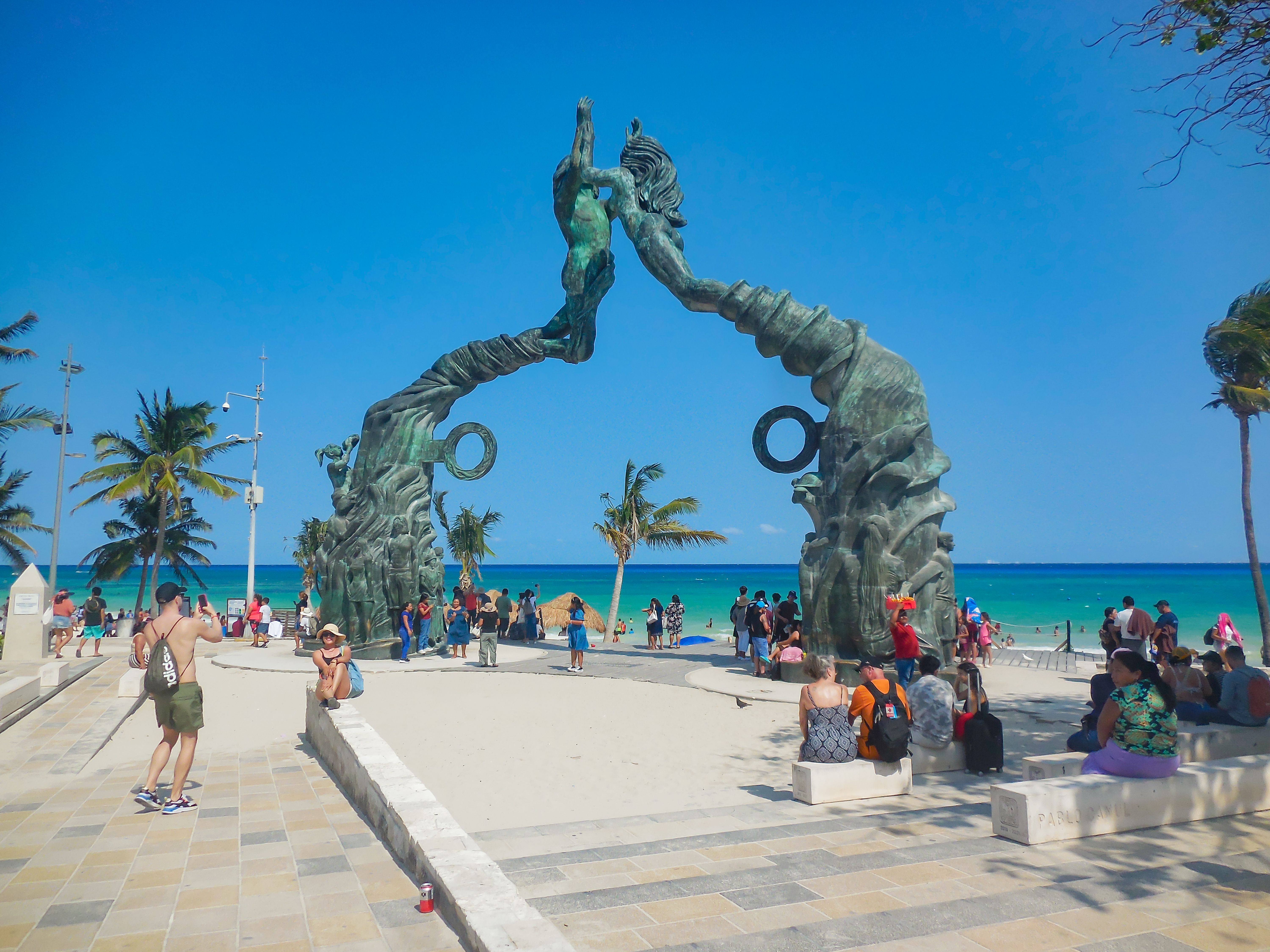 iconic-playa-del-carmen-beachfront-sculpture-free-stock-photo