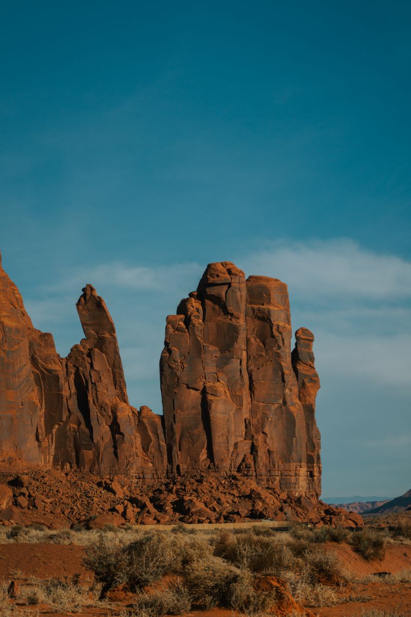 Stunning red rock formations under a clear sky in Arizona, capturing the rugged beauty of nature.