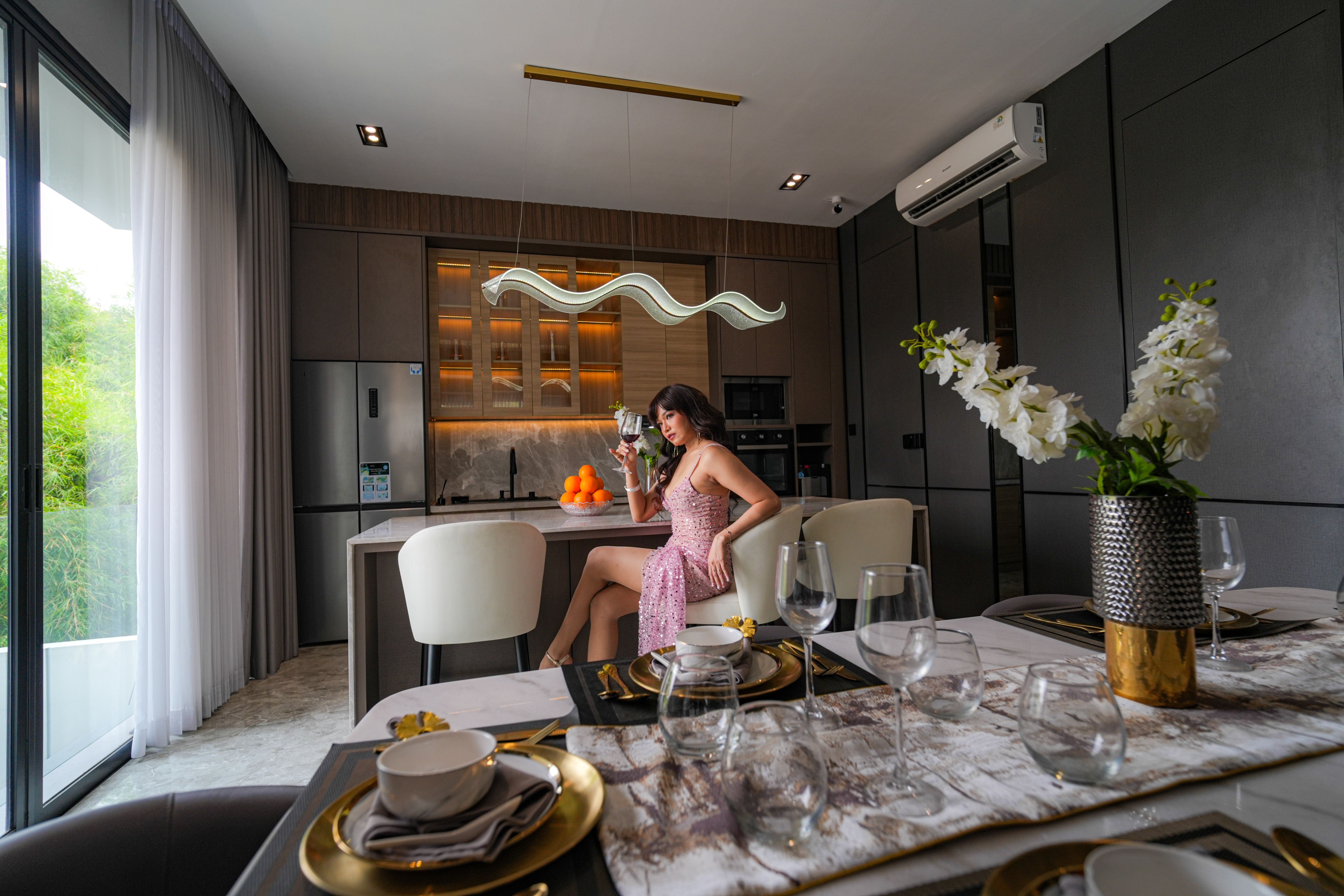 Modern Kitchen Interior with Elegant Dining Setup · Free Stock Photo