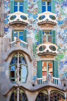 Colorful and ornate facade of Casa Batlló, a masterpiece by Antoni Gaudí in Barcelona.