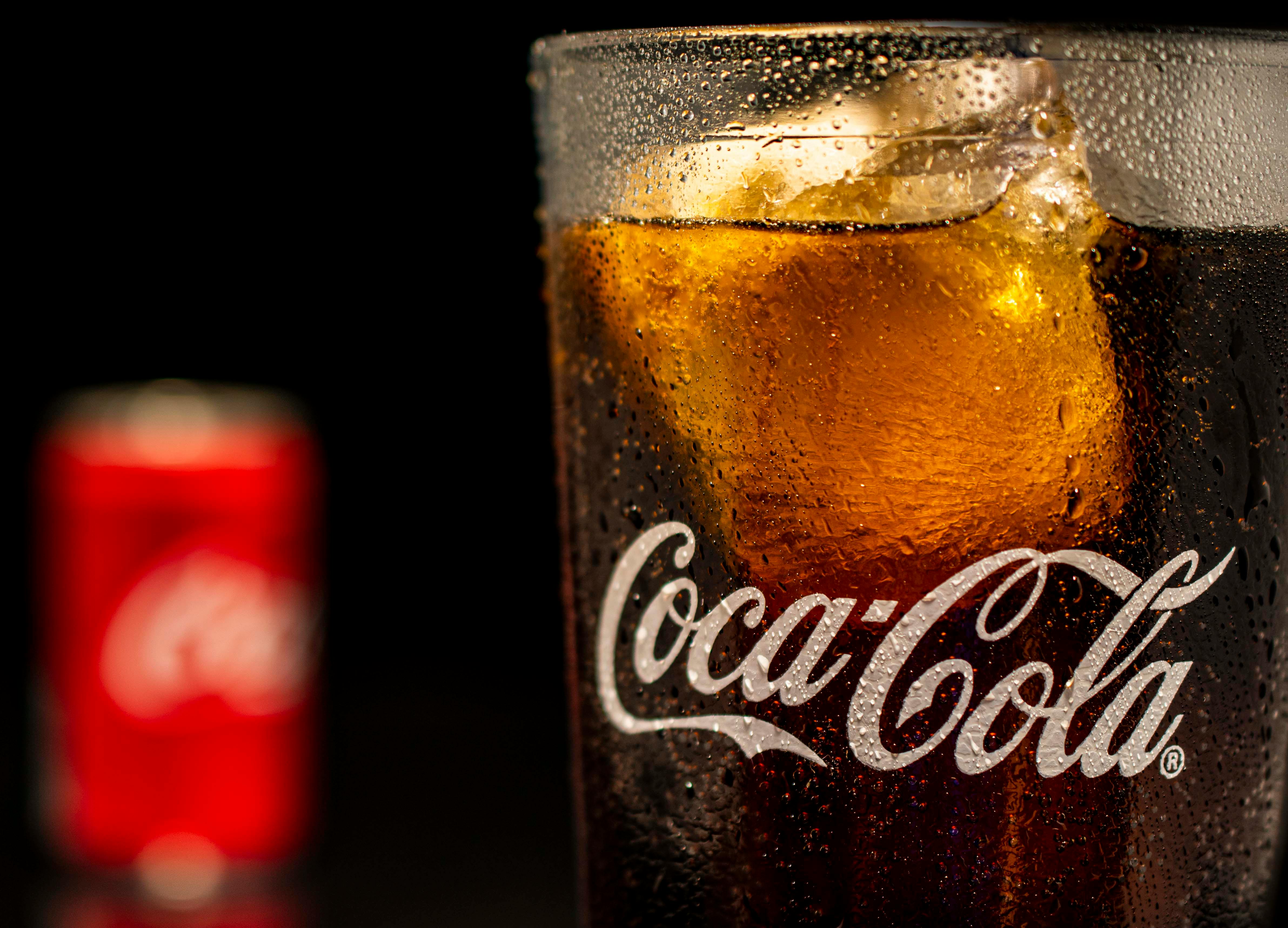 コーラとエナジードリンクの糖質カロリー比較