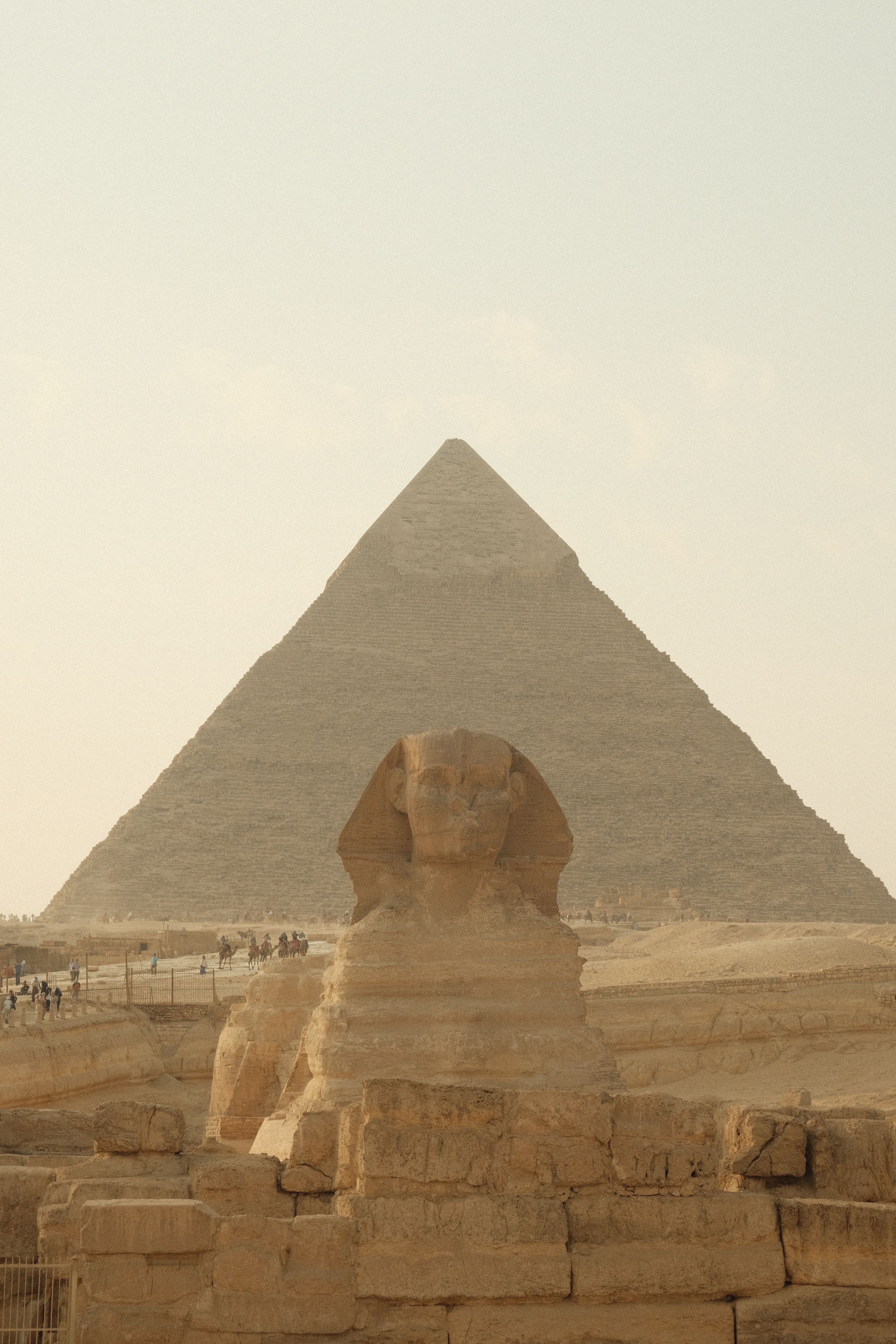 Great Pyramid and Sphinx at Giza under Warm Light · Free Stock Photo