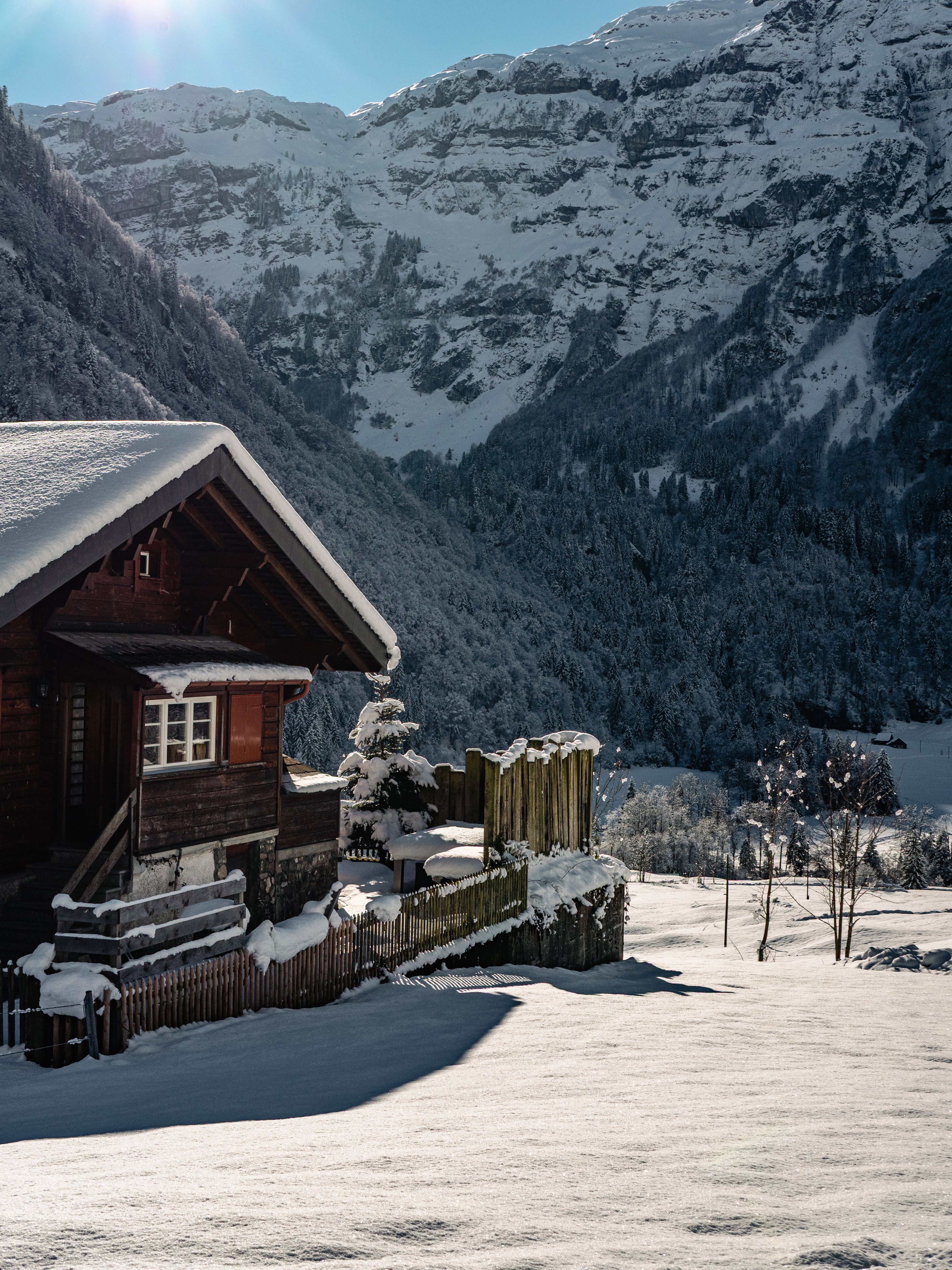 Cozy Chalet in Snowy Swiss Alps Winter Scene · Free Stock Photo