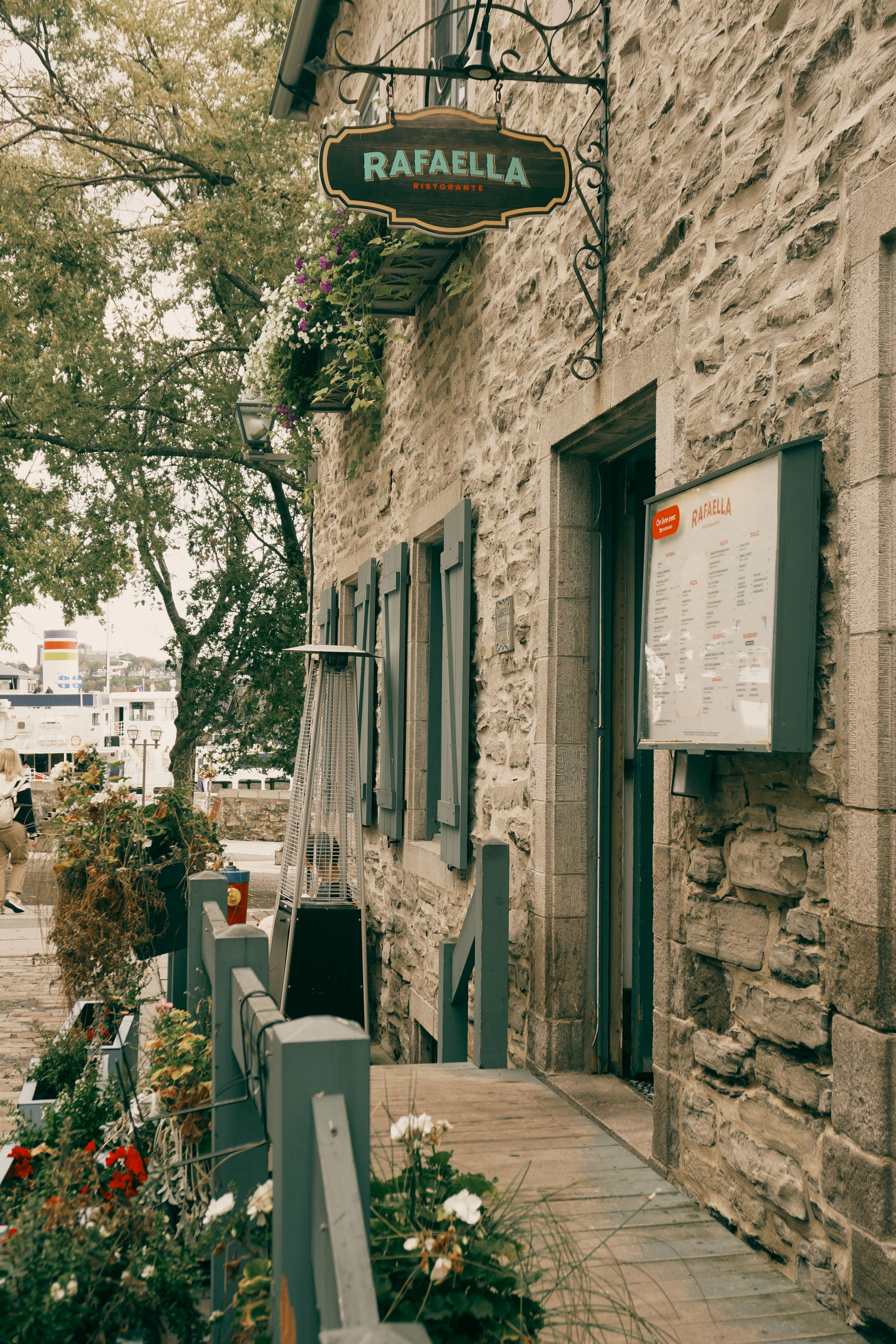 Explore the rustic charm of Rafaella restaurant in Québec, Canada, with its stone facade and welcoming ambiance.