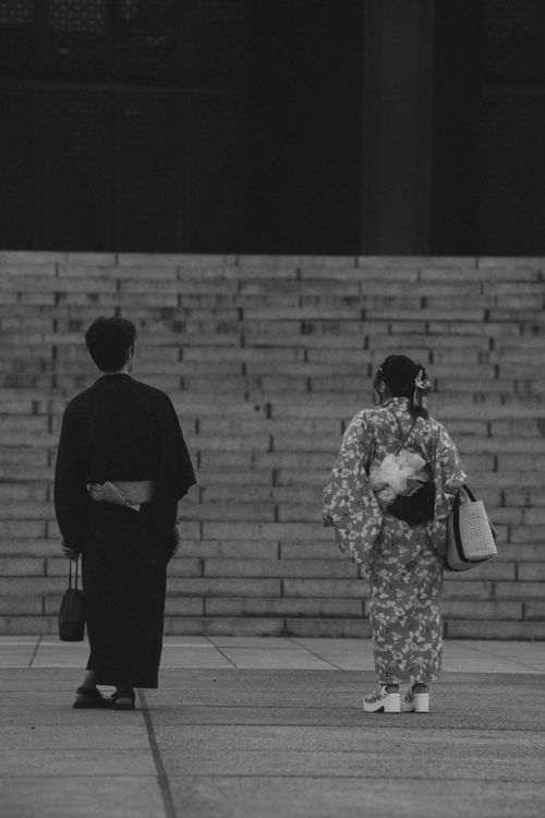 Free Couple in traditional Japanese clothing ascending steps. Perfect for cultural and travel themes. Stock Photo