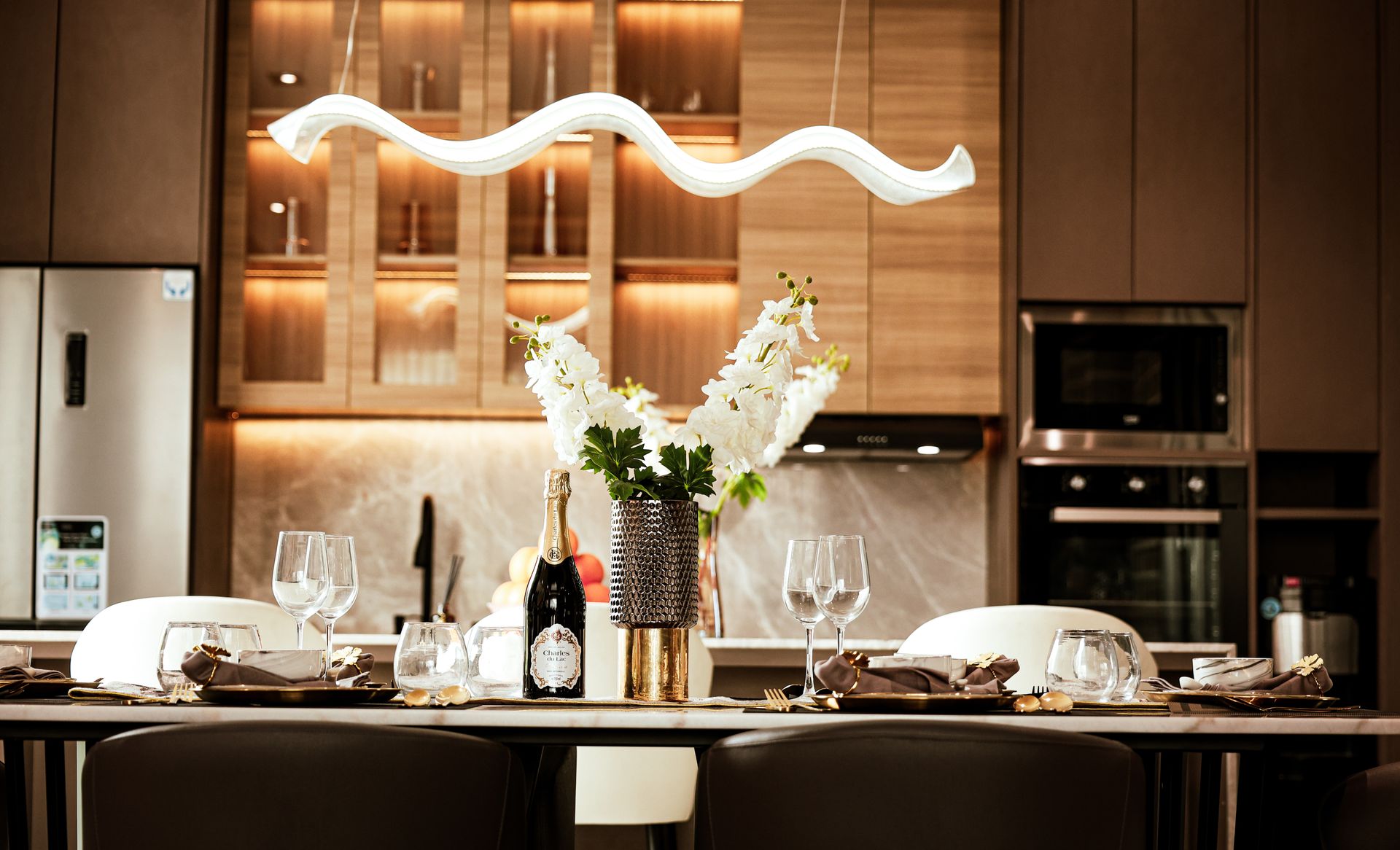 Elegant modern dining room