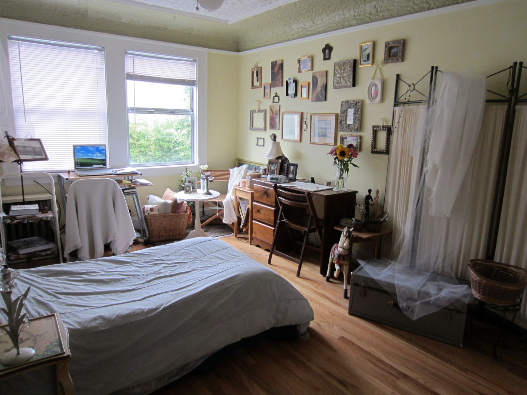 farmhouse bedroom organization for modern homes A cozy rustic bedroom featuring vintage decor, natural light, and a homey ambiance.