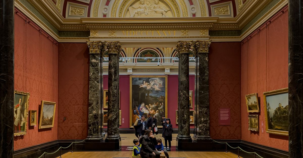Elegant Hall Interior at The National Gallery · Free Stock Photo