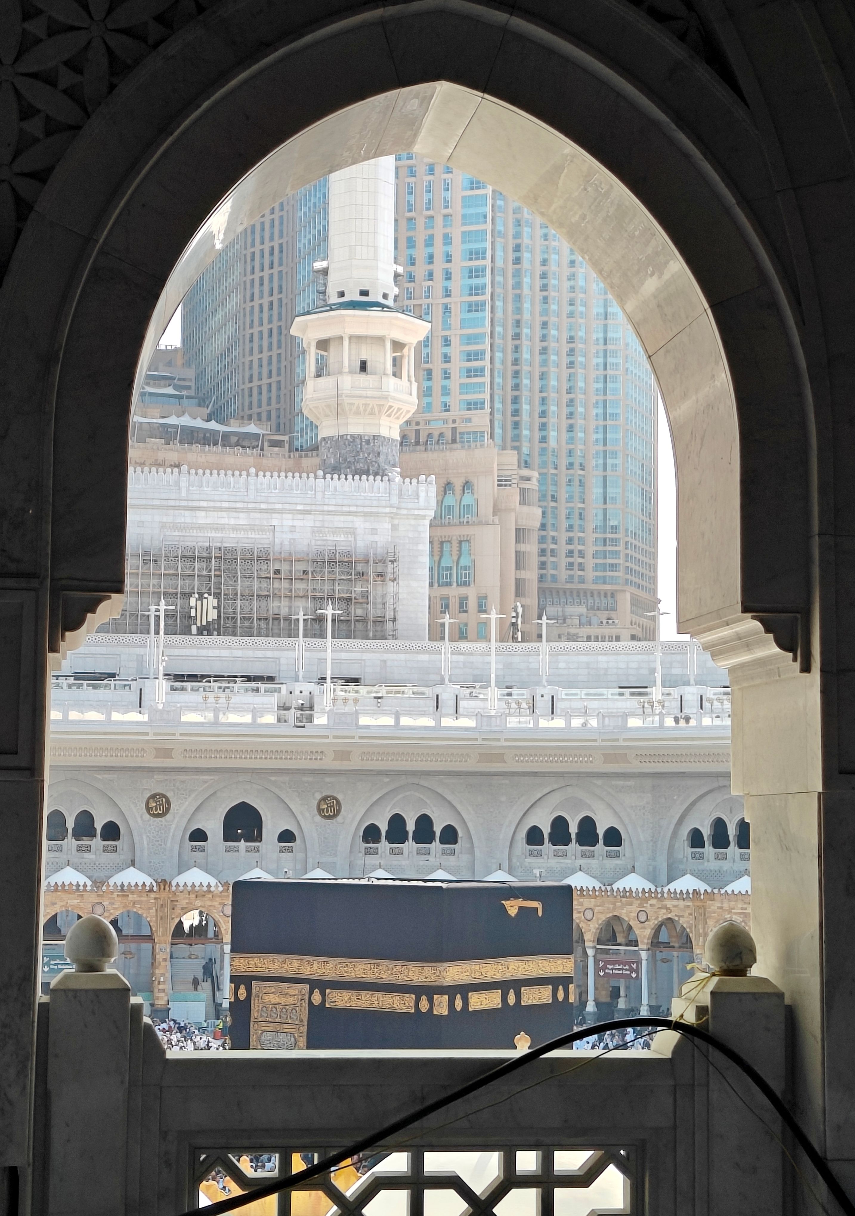 Kaaba at Masjid al-Haram through Archway · Free Stock Photo