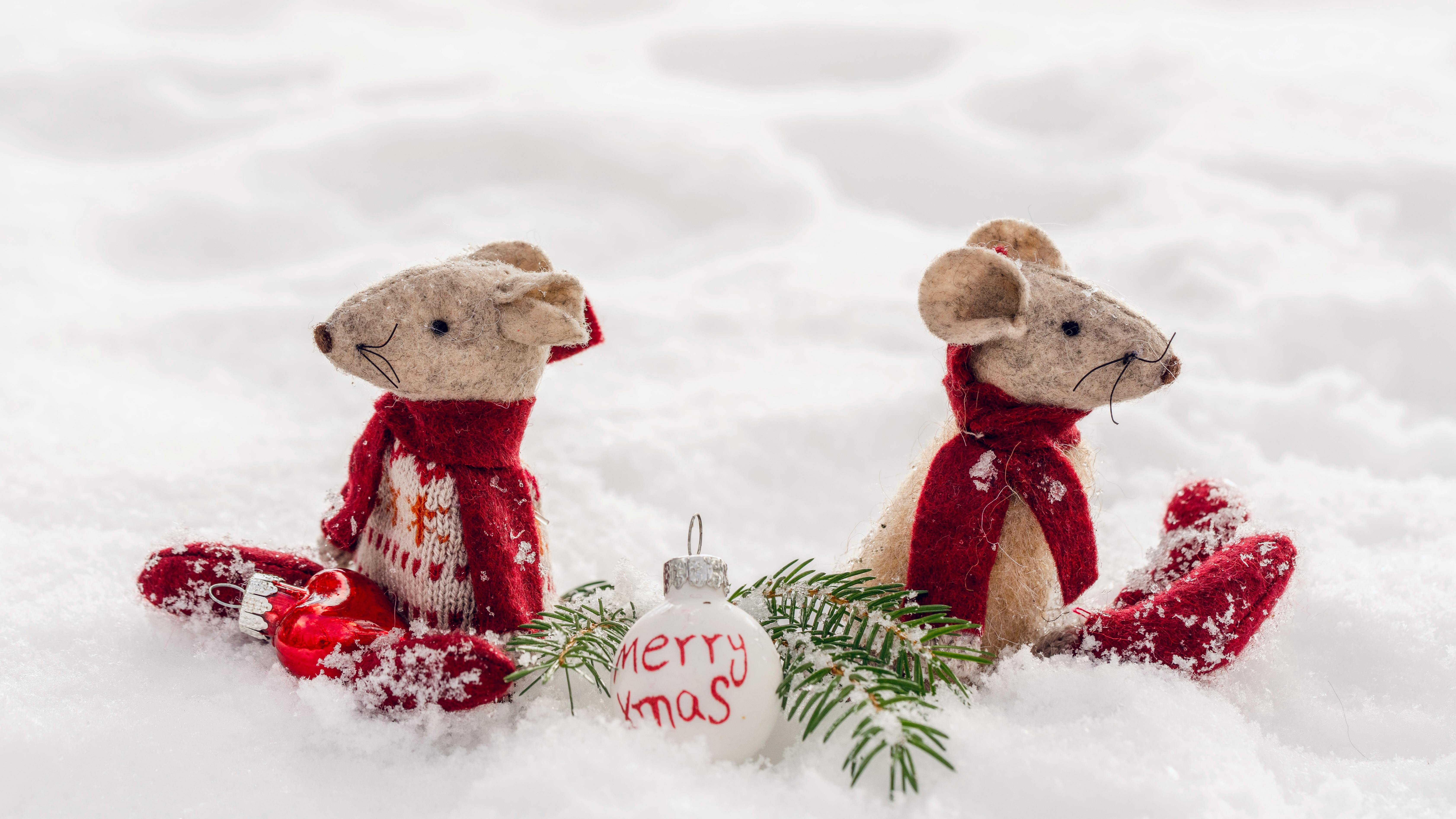 Adorable felt mice with Christmas decor in snowy setting, perfect for holiday themes.