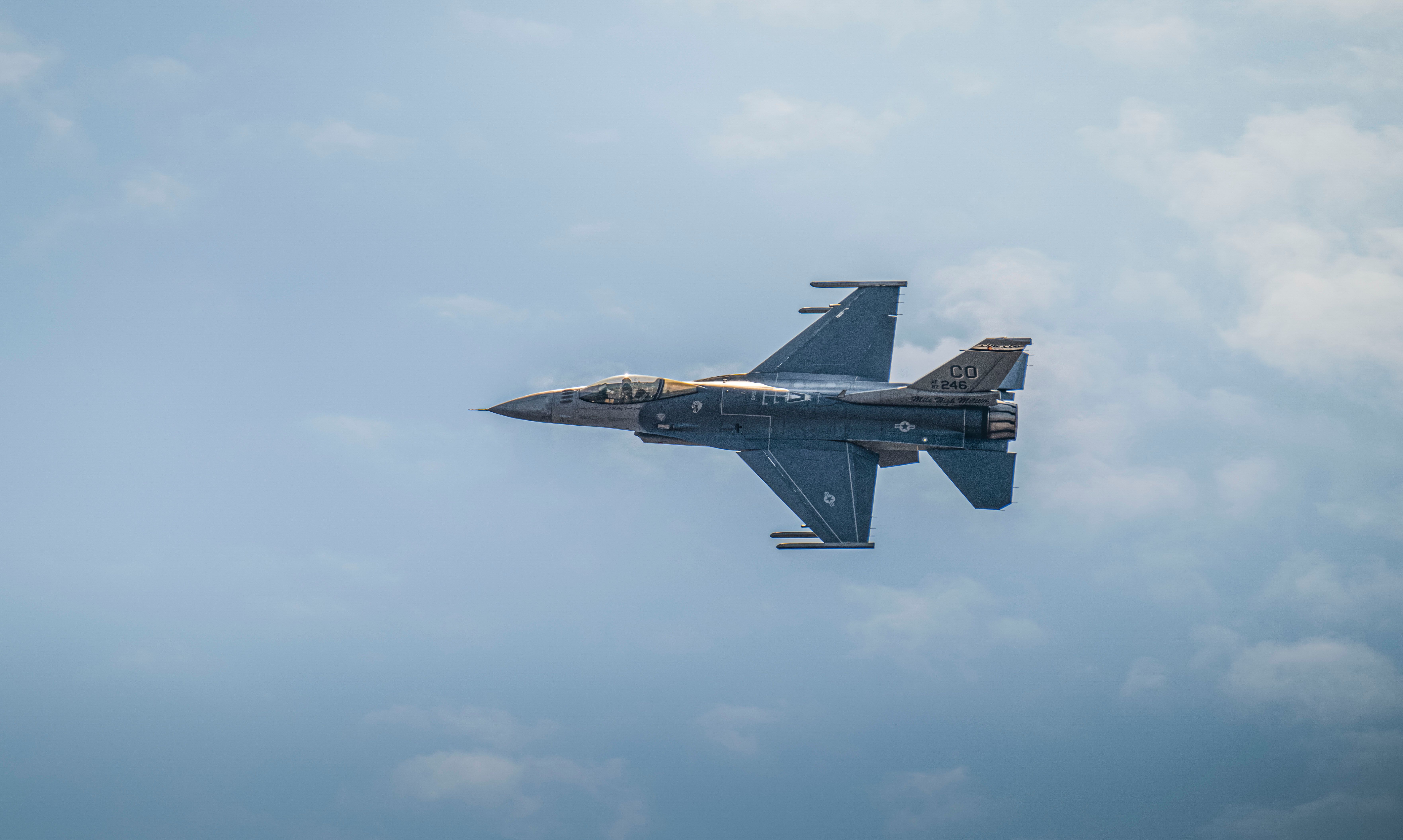 Fighter Aircraft in Mid Air · Free Stock Photo