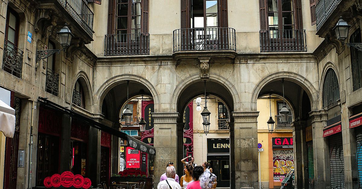 Historic street scene in Barcelona’s Gothic Quarter.