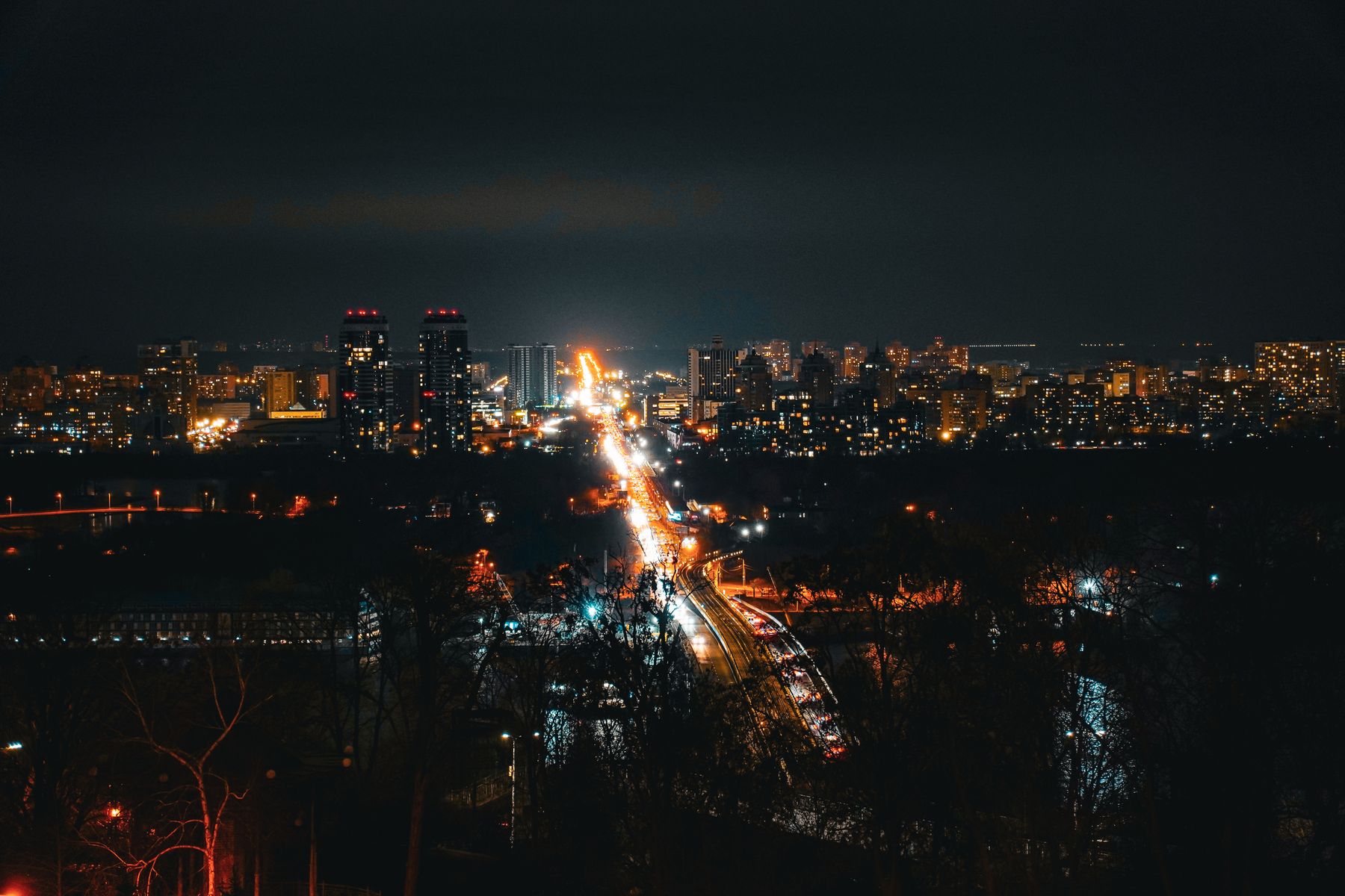 Нічний Київ з міськими вогнями