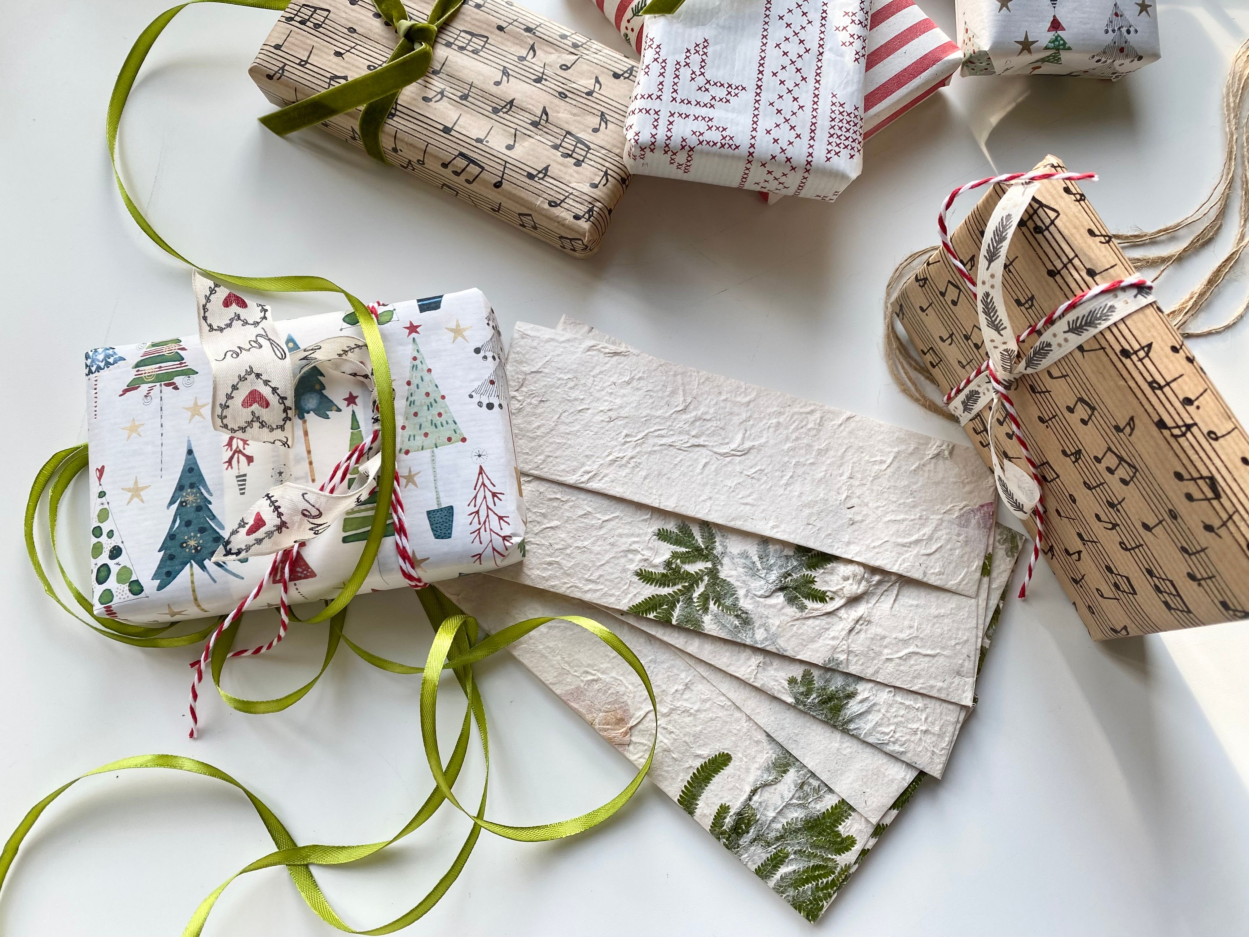 Envoltura De Regalos Navideños Festivos Con Temática Navideña · Foto de ...