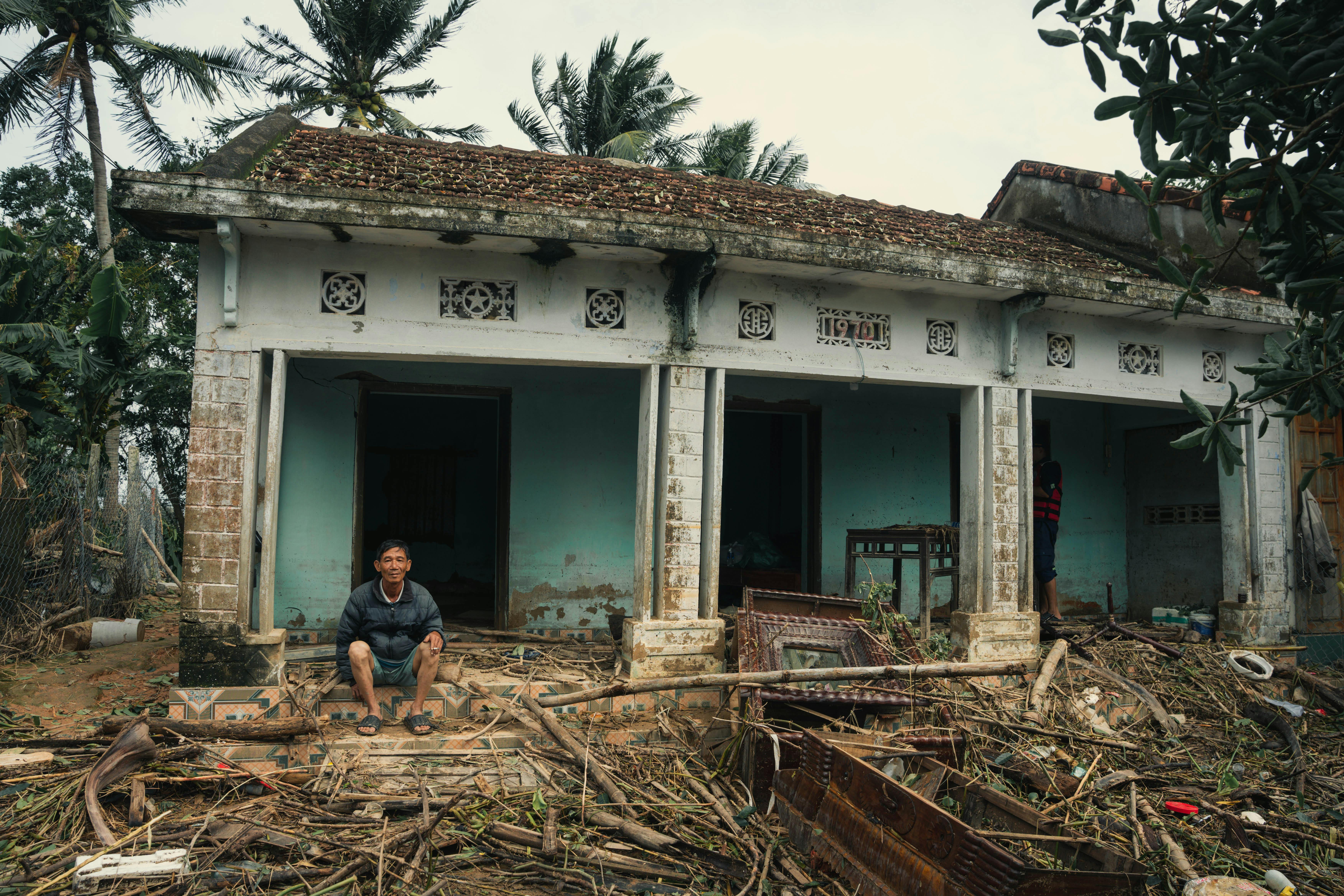 Heartbreak Healer: Transformative Journeys to Emotional Recovery