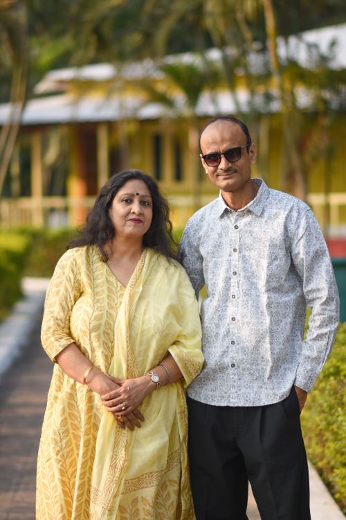 Free Sophisticated couple posing outdoors surrounded by lush garden vibes in Rambha, India. Stock Photo
