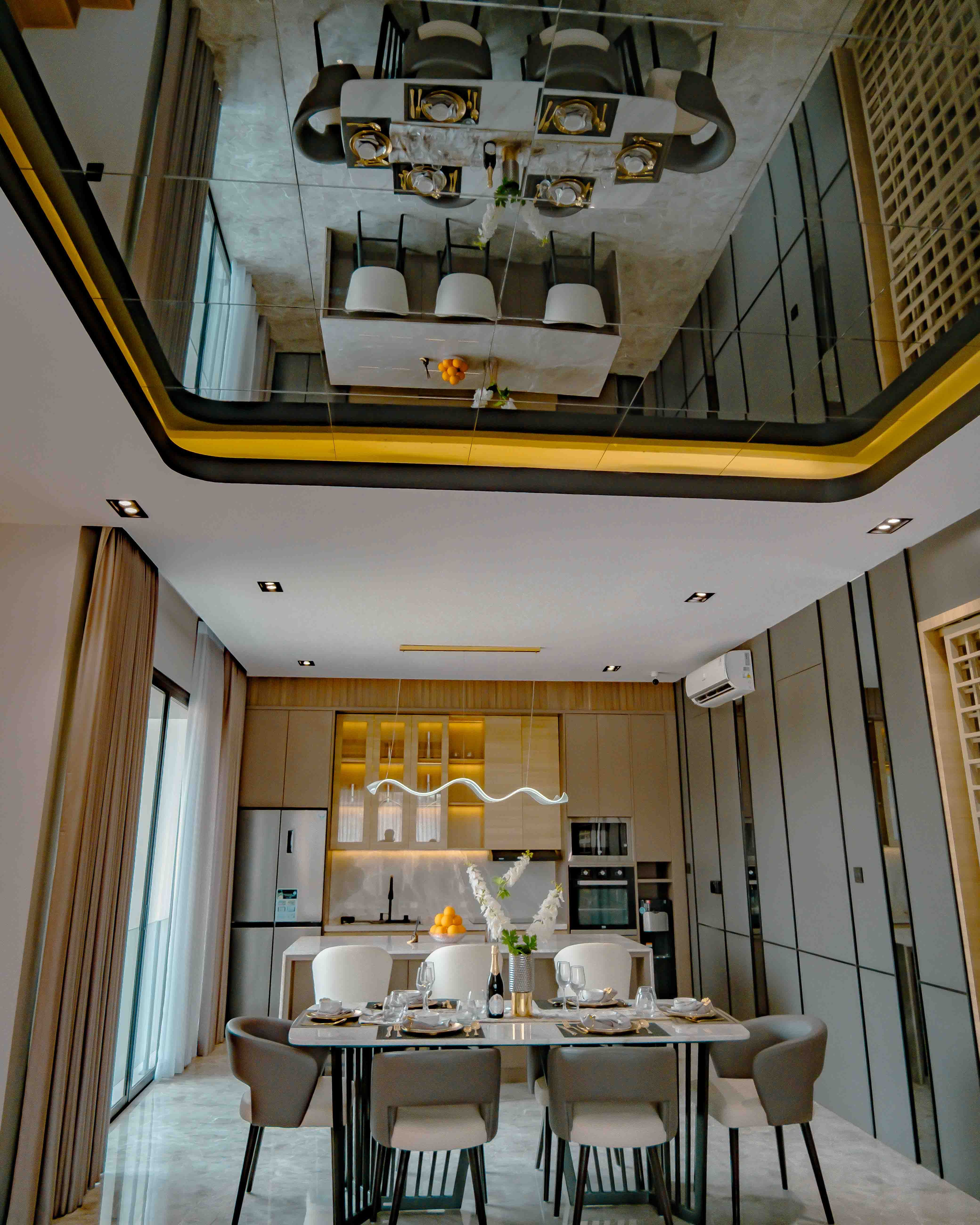 Modern Dining Room with Mirror Ceiling in Jakarta · Free Stock Photo