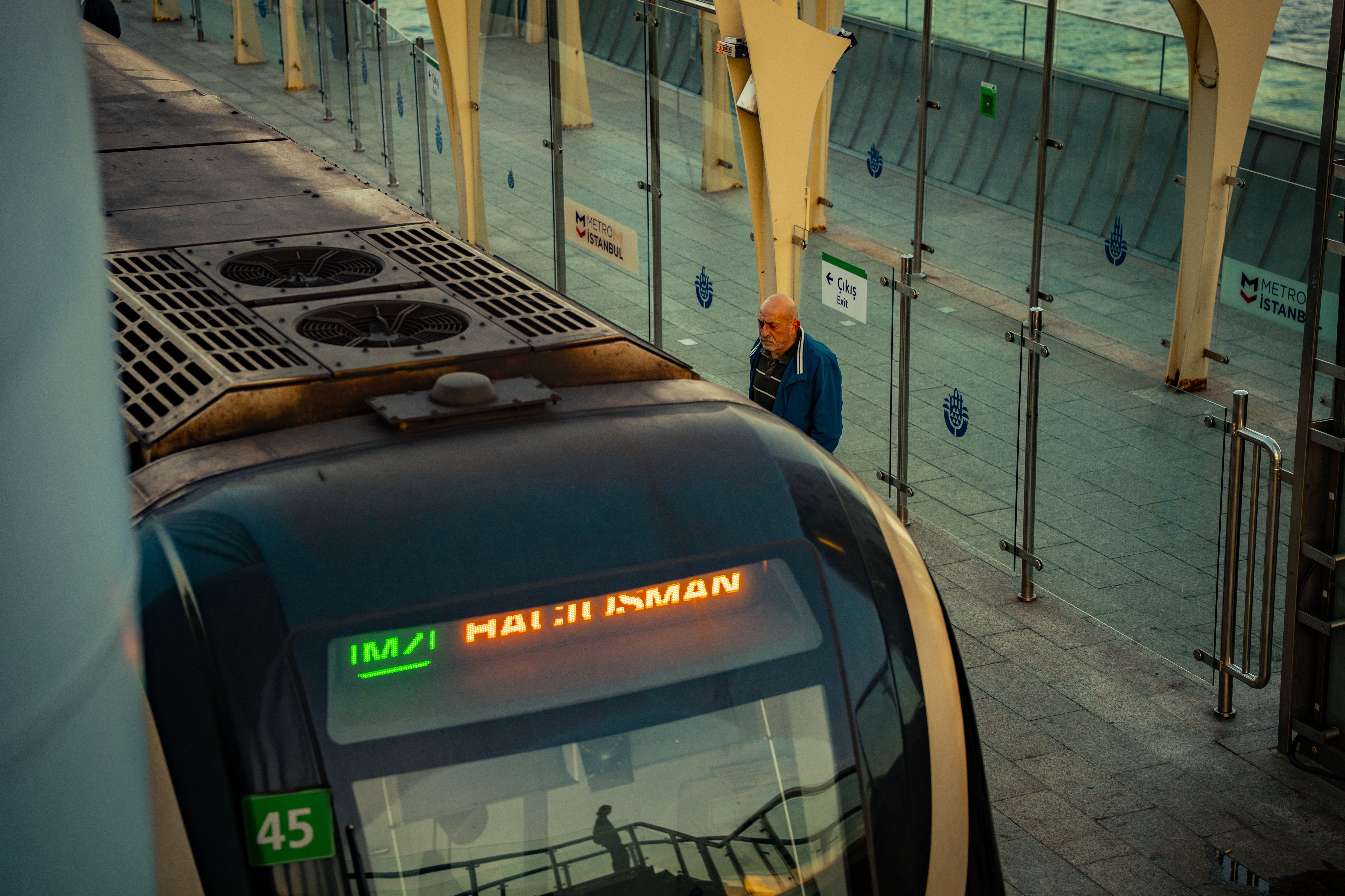 free-photo-of-modern-metro-train-in-istanbul-station.jpeg