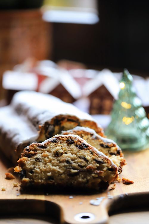 Free Festive German stollen with raisins and almonds, perfect for Christmas celebrations. Stock Photo