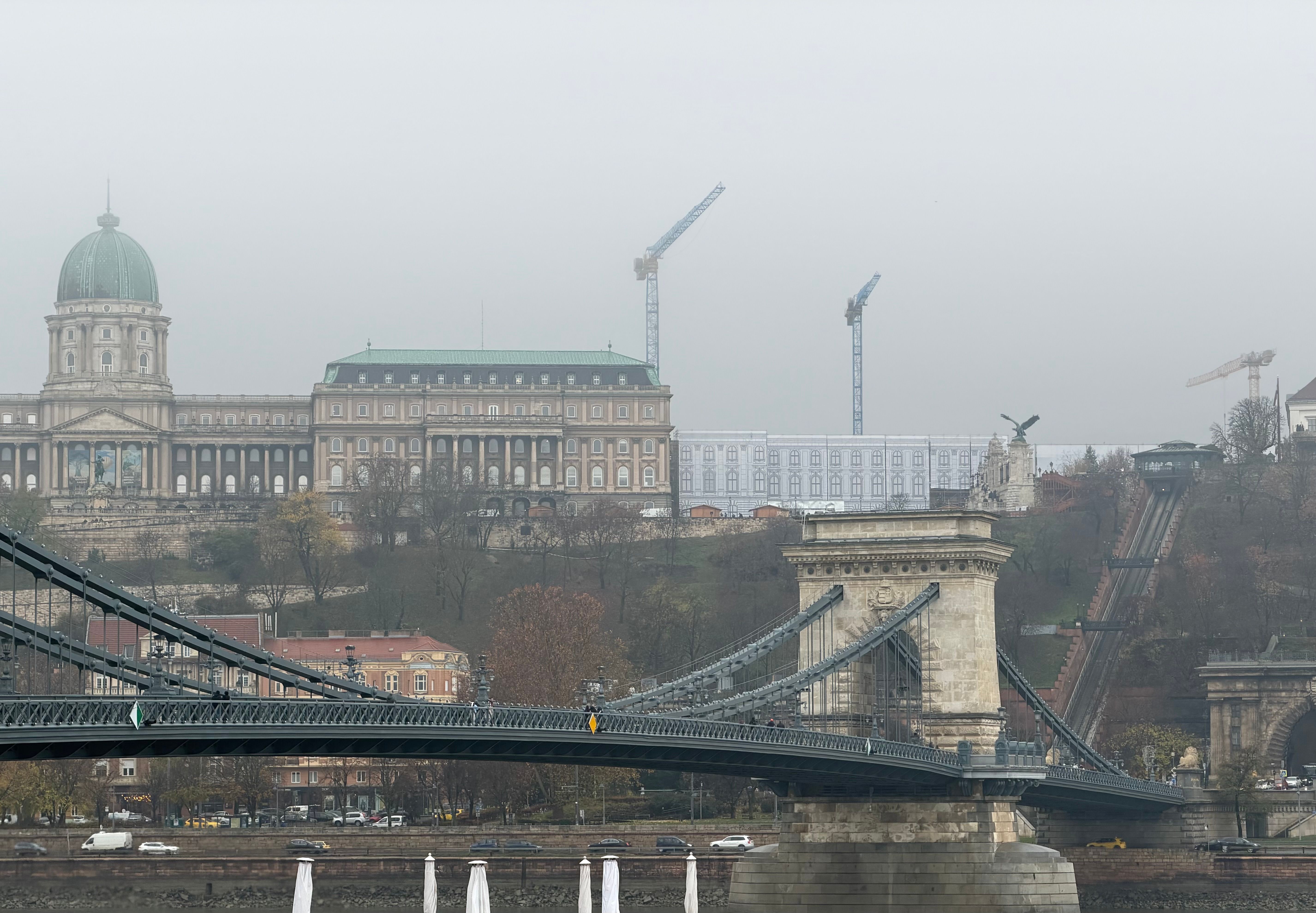 Buda Castle and Chain Bridge in Foggy Budapest · Free Stock Photo