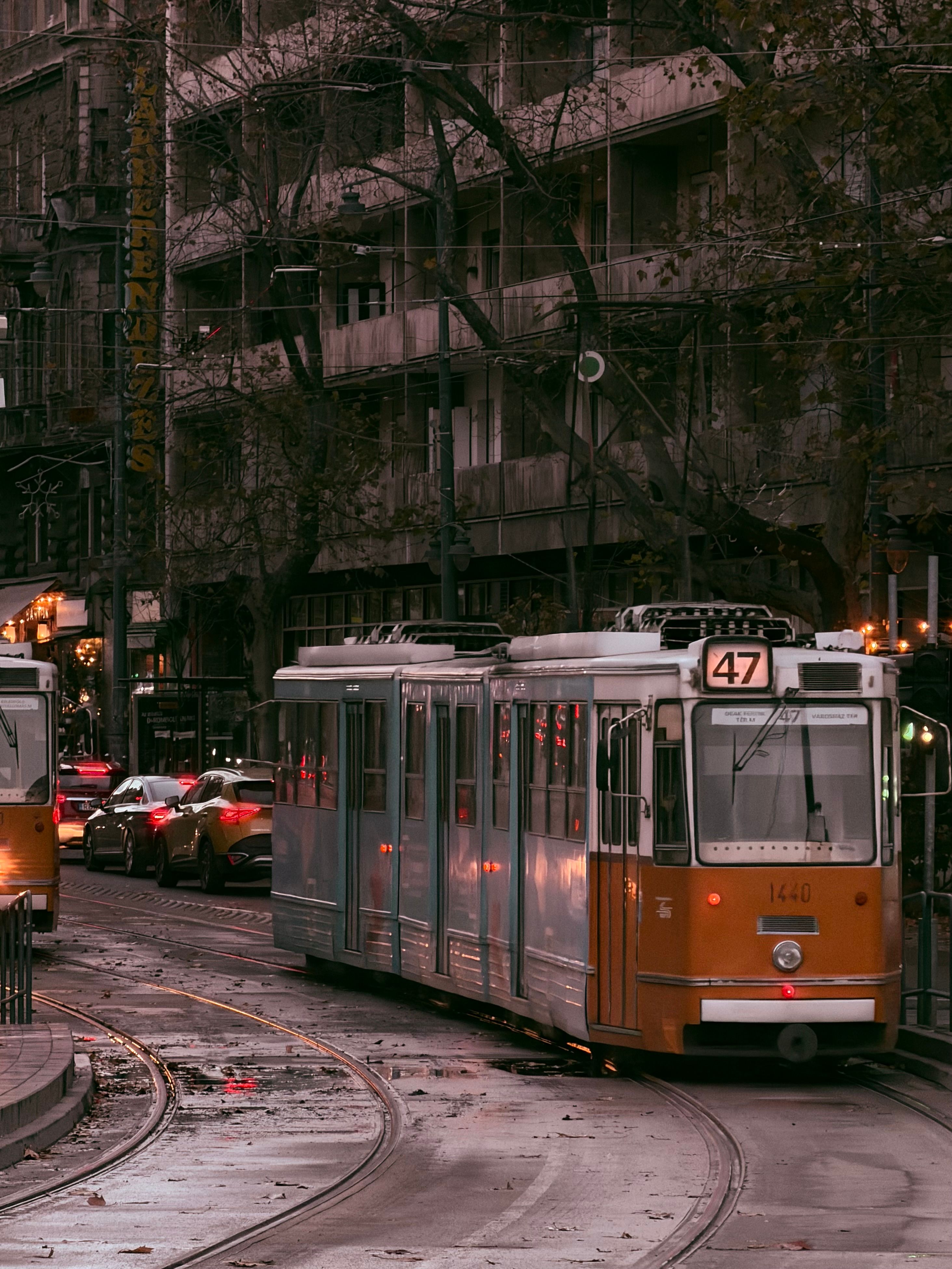 Incident între un autoturism și tramvai în Timișoara: două persoane rănite