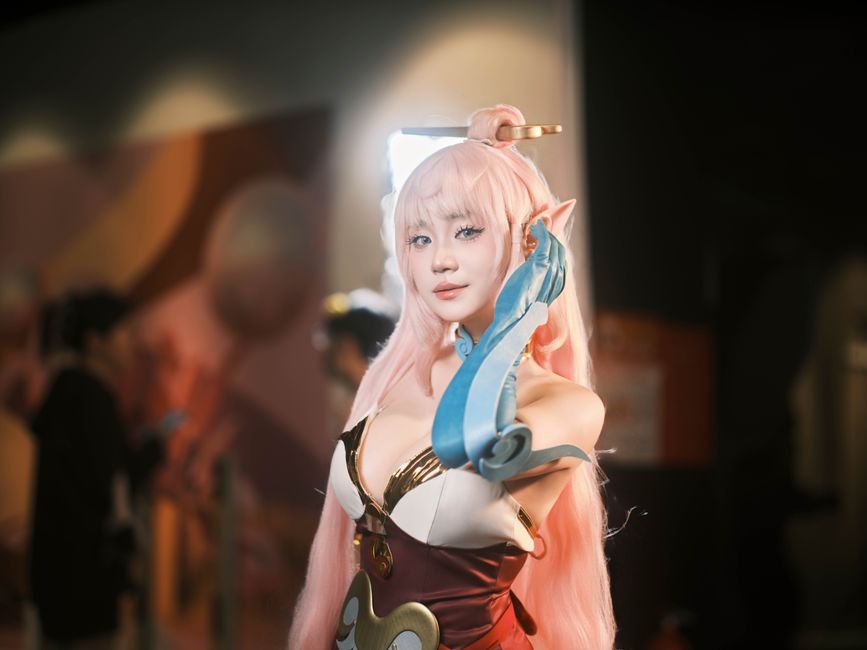 Cosplayer dressed as a fantasy character at an indoor convention.