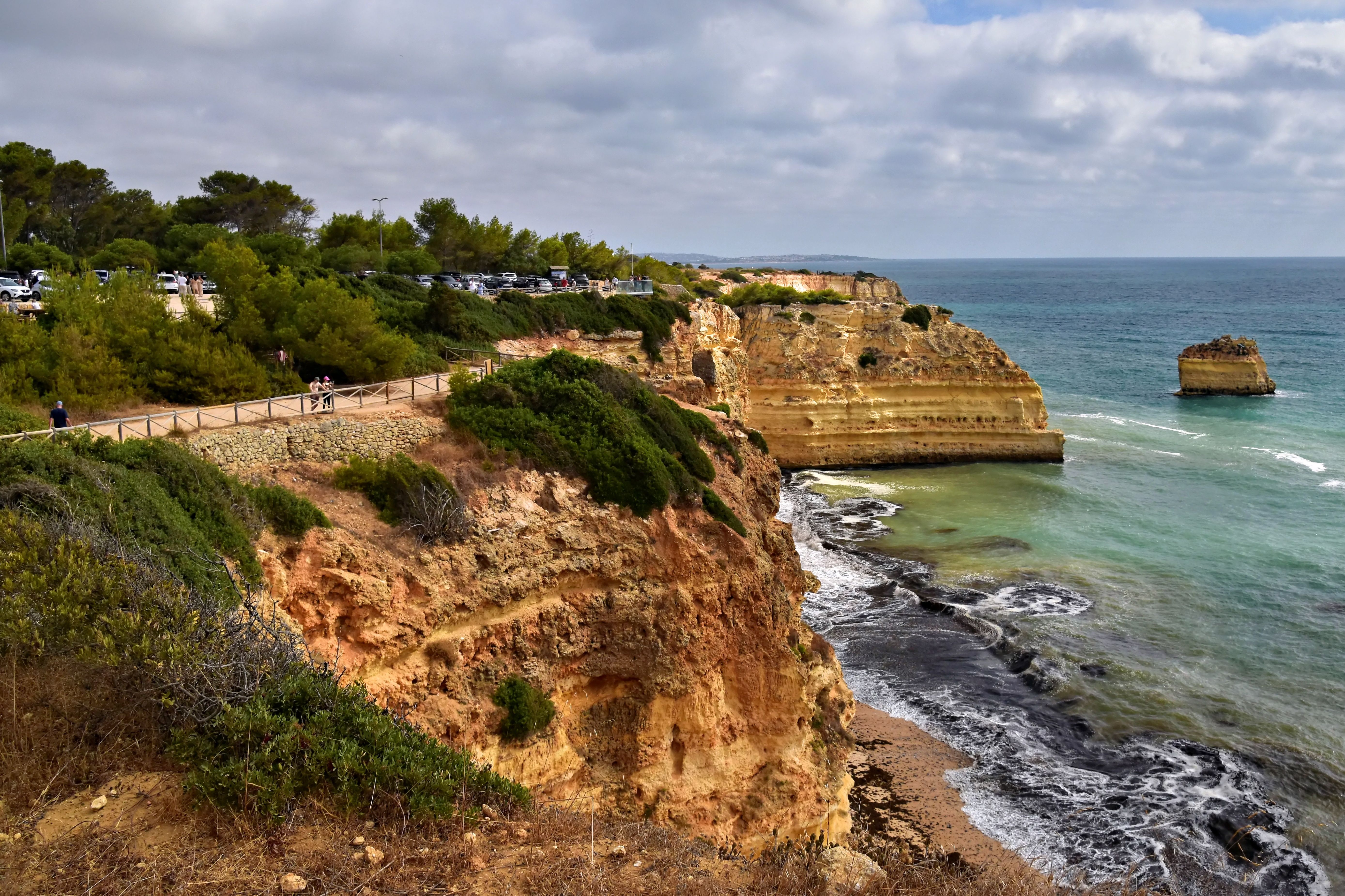 Kust van de Algarve in herfstlicht