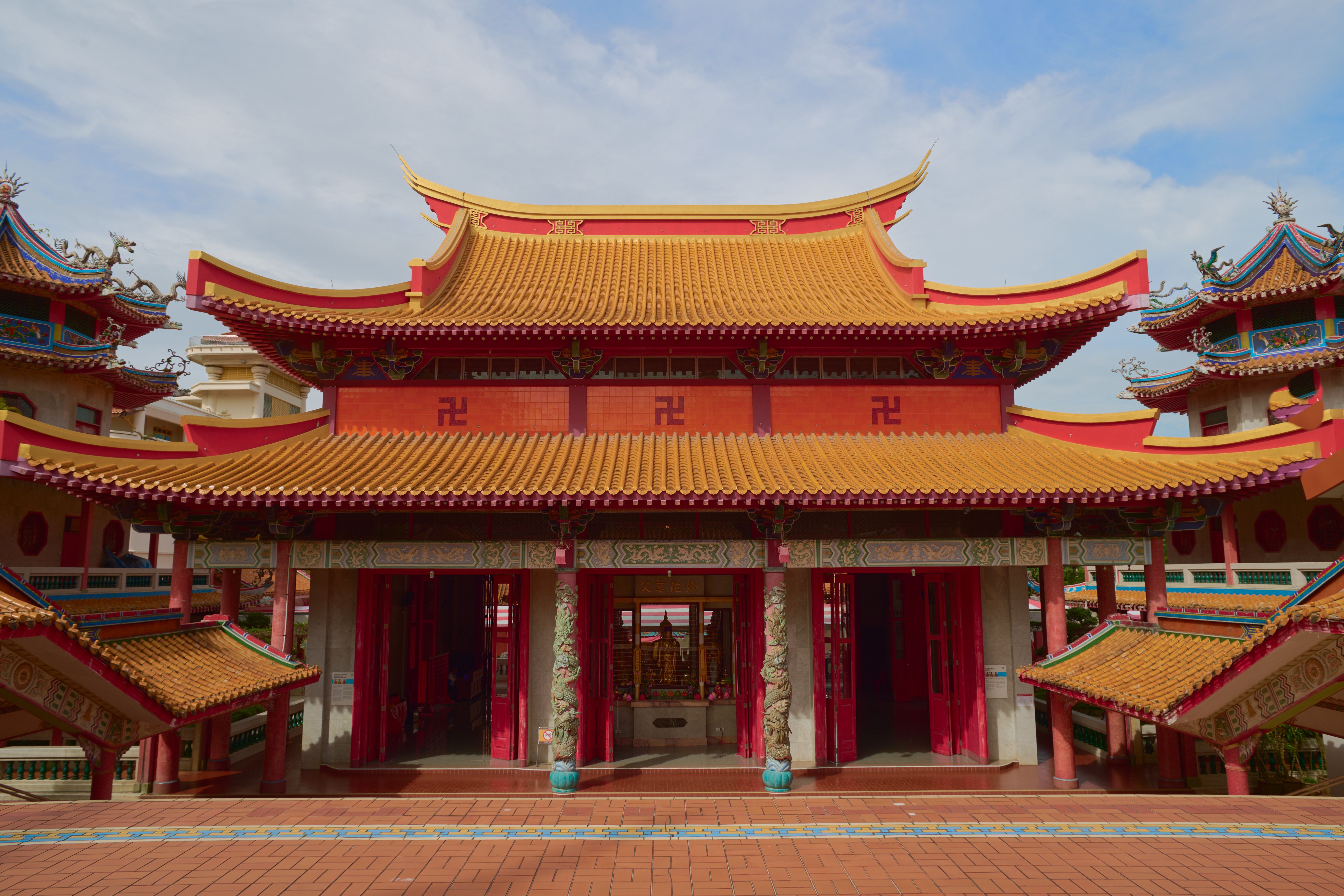 Traditional Chinese Temple Architecture · Free Stock Photo