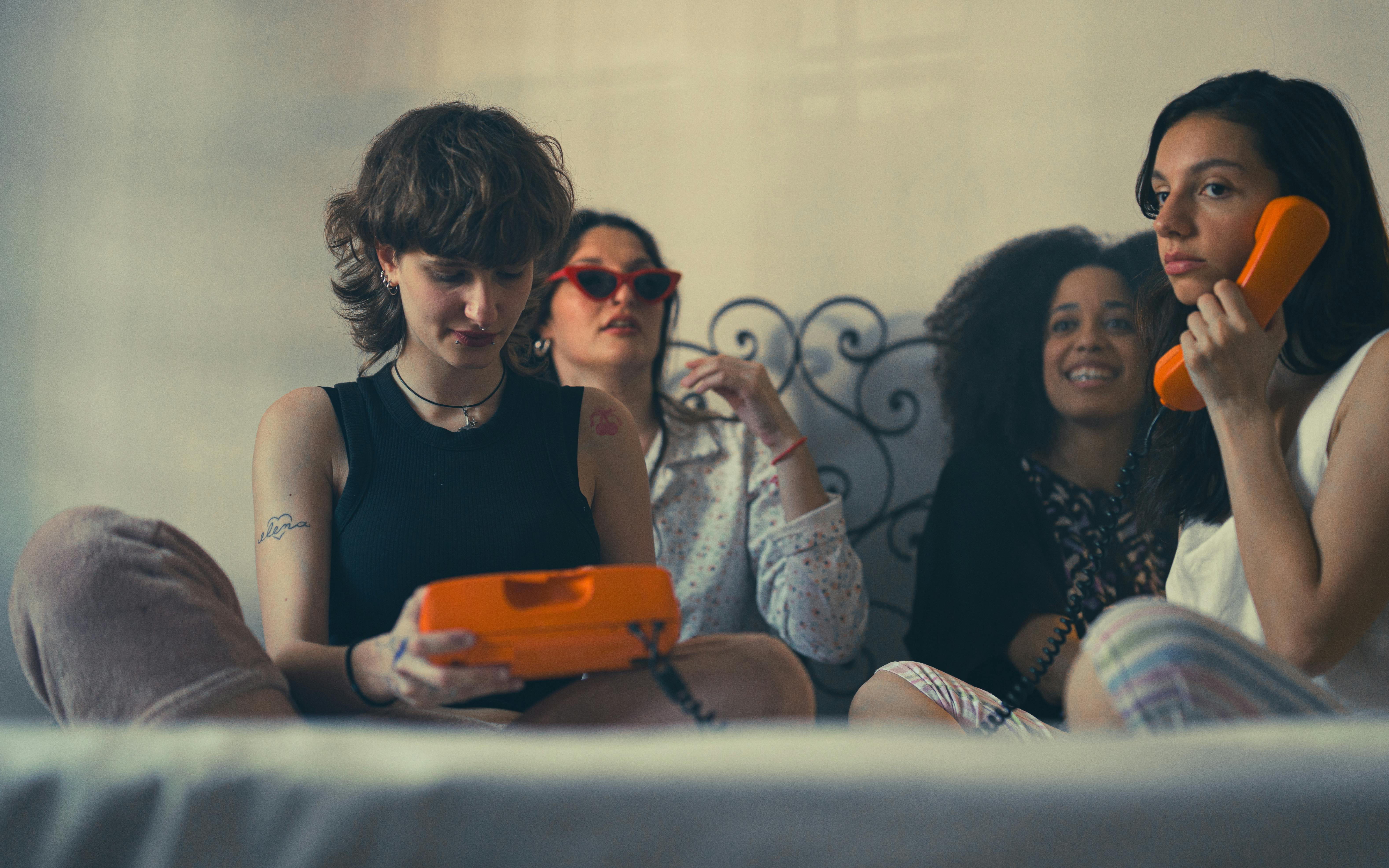 Mastering Nonverbal Cues to Influence Anyone Effortlessly