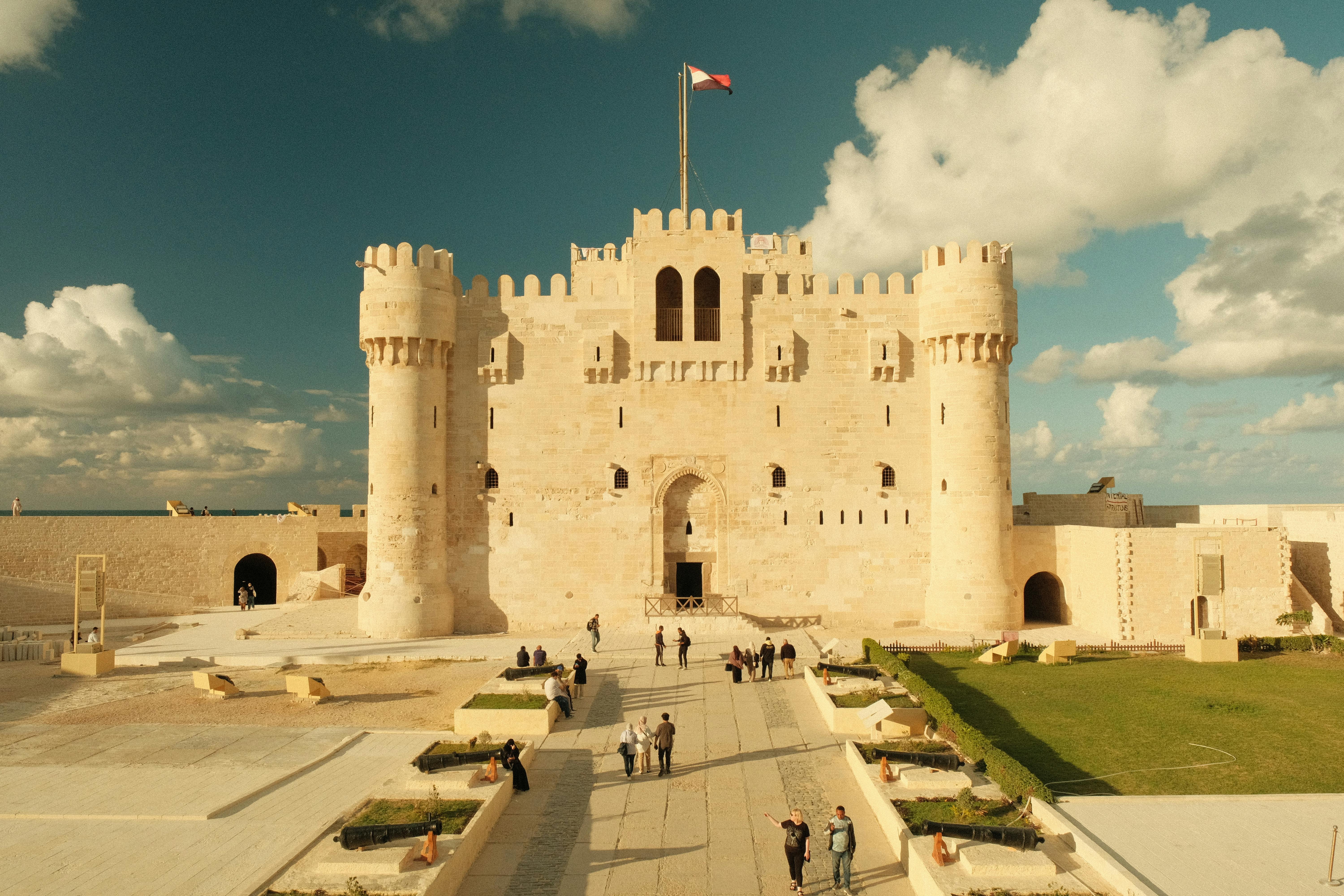 香港大火震驚國際！甄子丹妻指中國易燃護網釀災禍