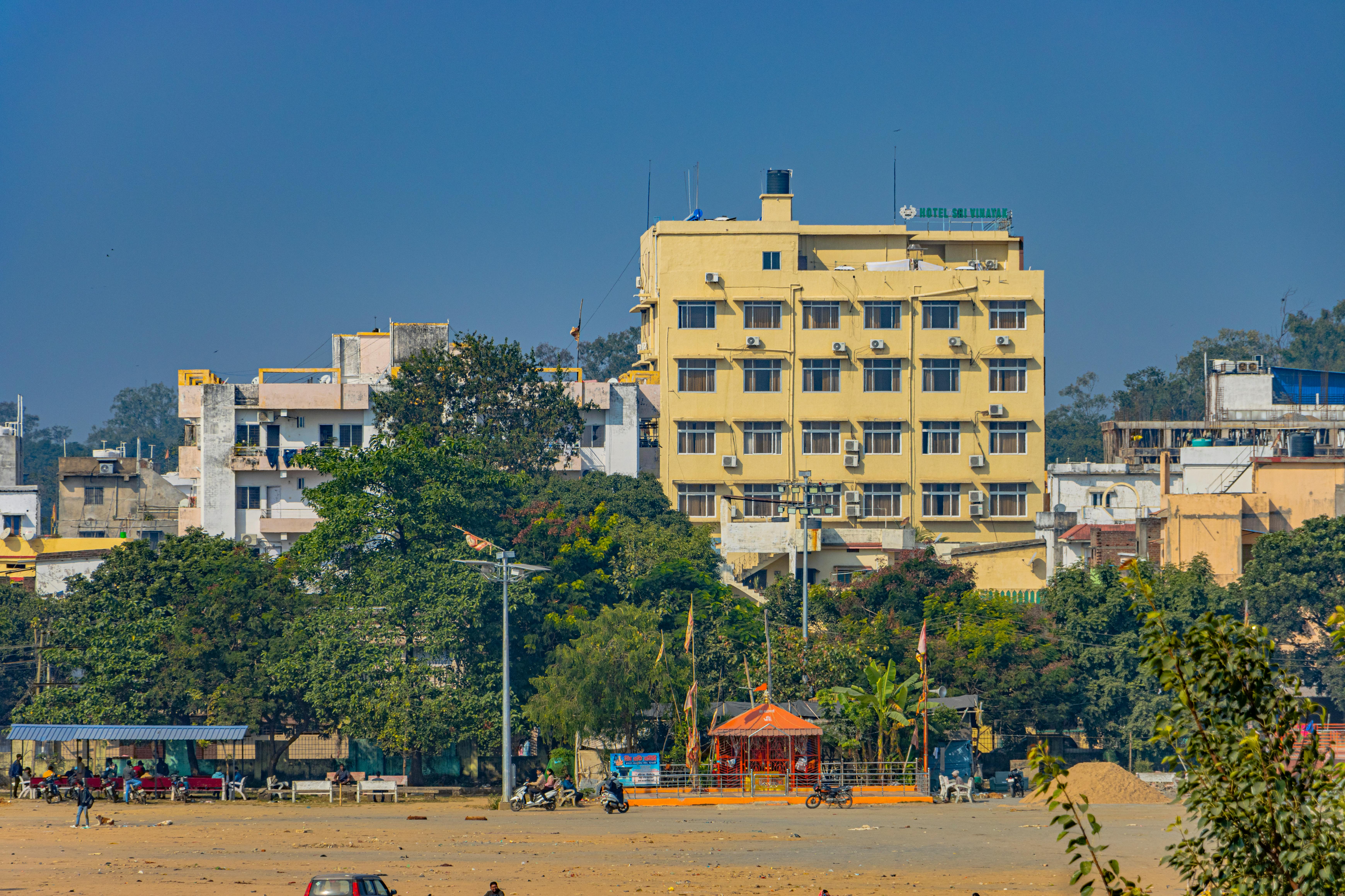 सहारनपुर होटल फायरिंग: आईडी मांगने पर बदमाशों का तांडव, पुलिस की ताबड़तोड़ कार्रवाई, ताज़ा अपडेट