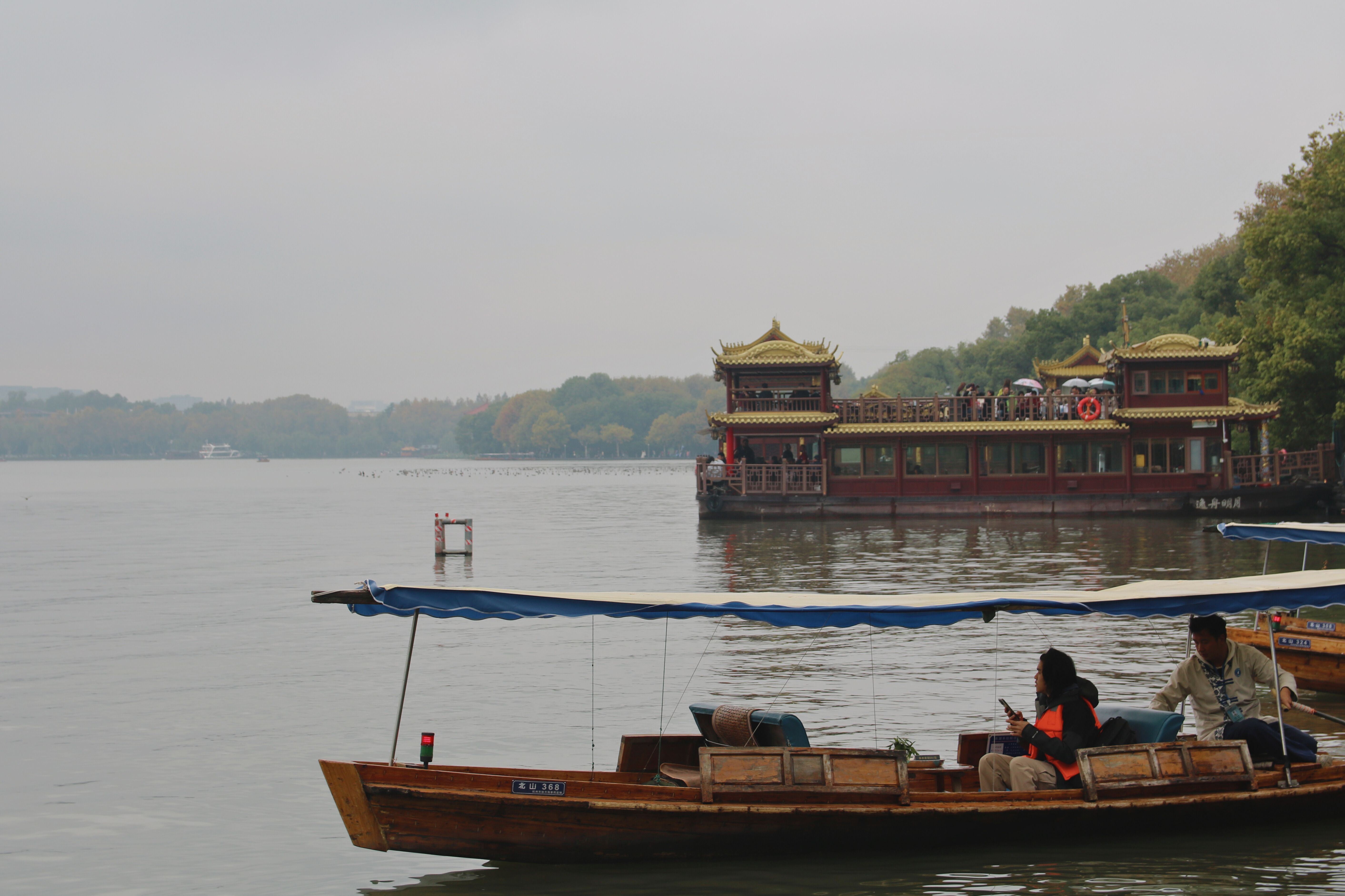 Hangzhou West Lake — Boat Trips on West Lake
