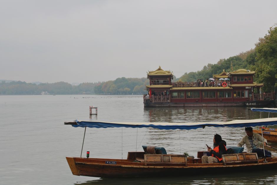 Hangzhou West Lake — Boat Trips on West Lake