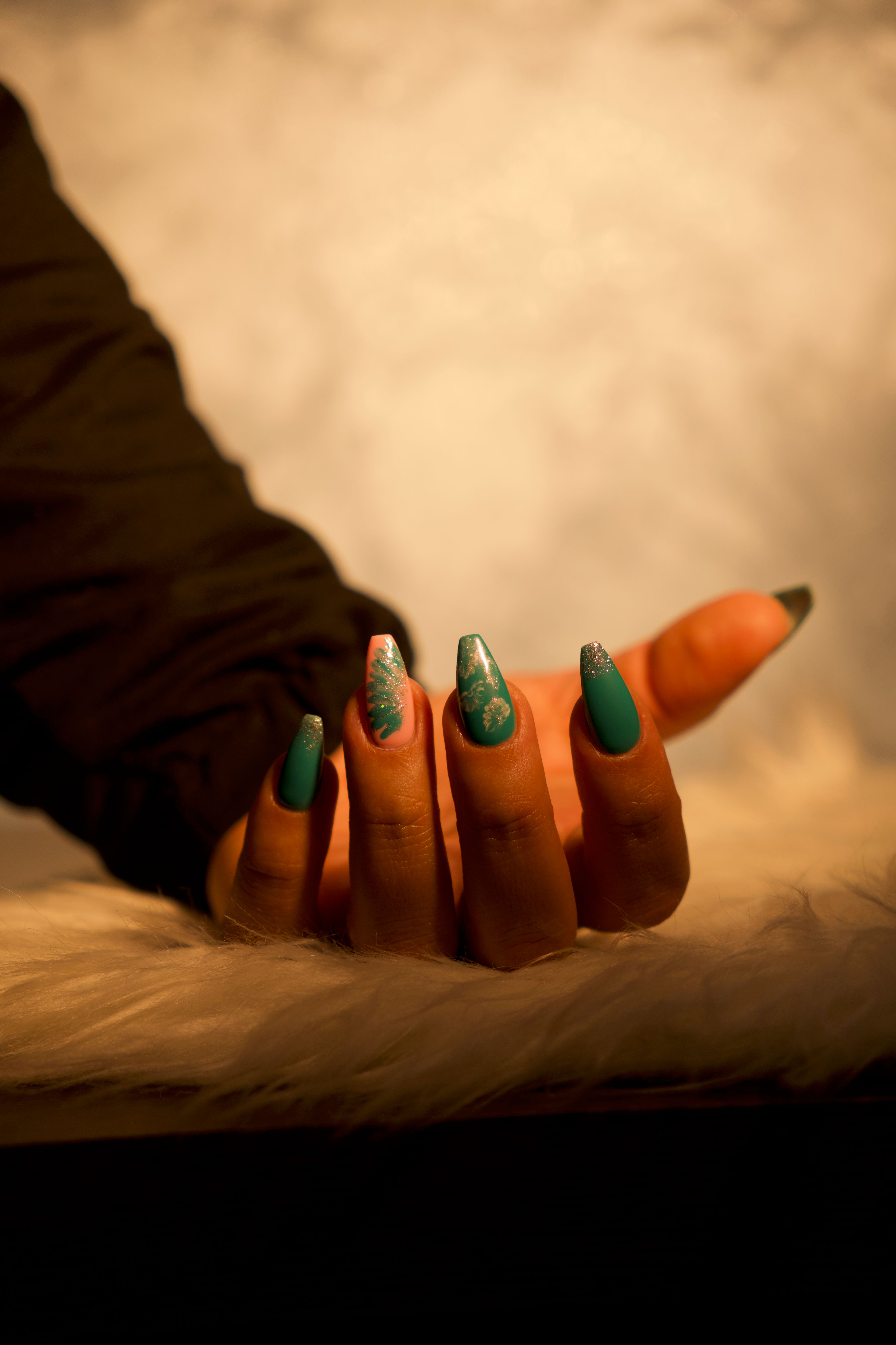 Dark emerald green nails