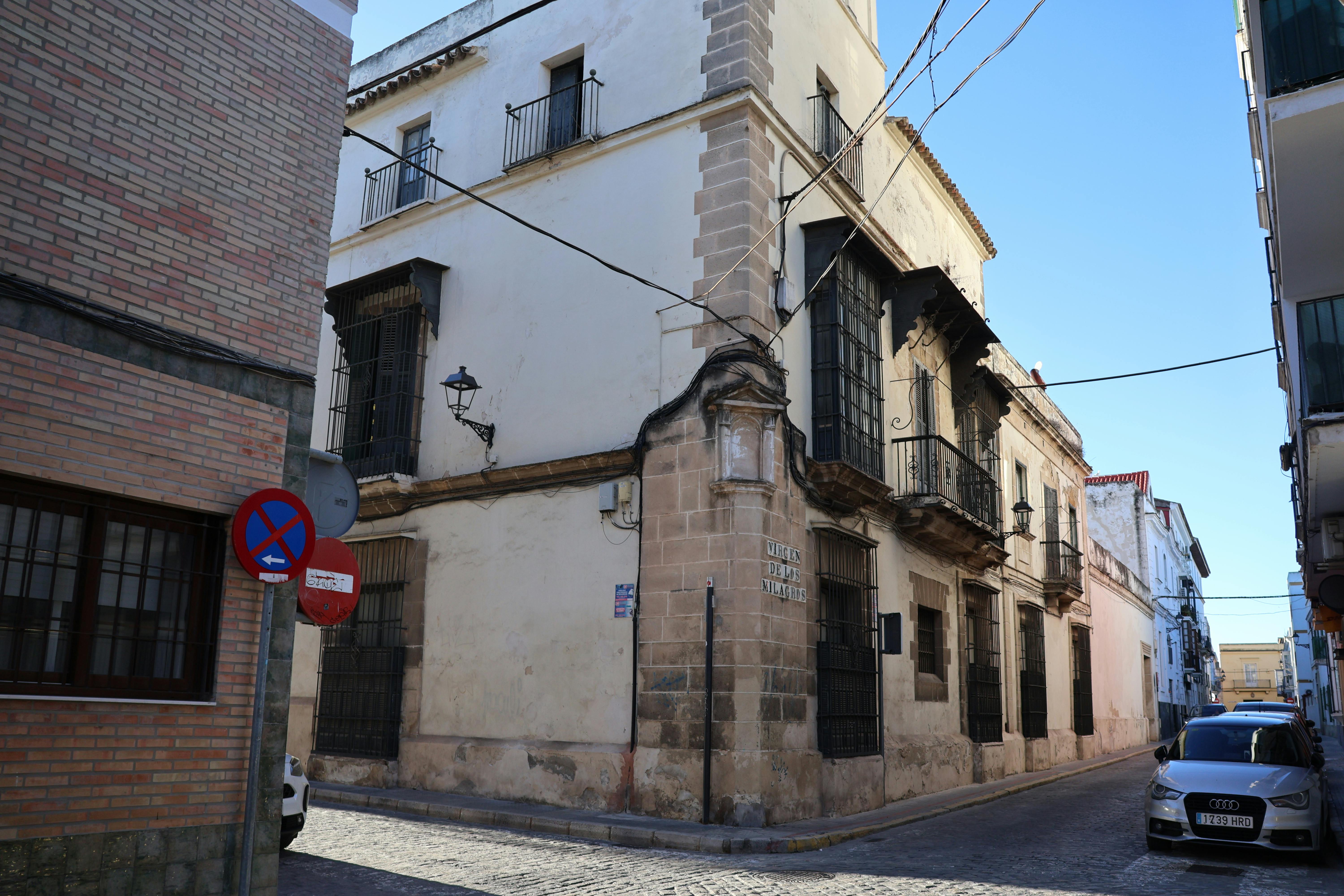 fachada principal de la casa palacio