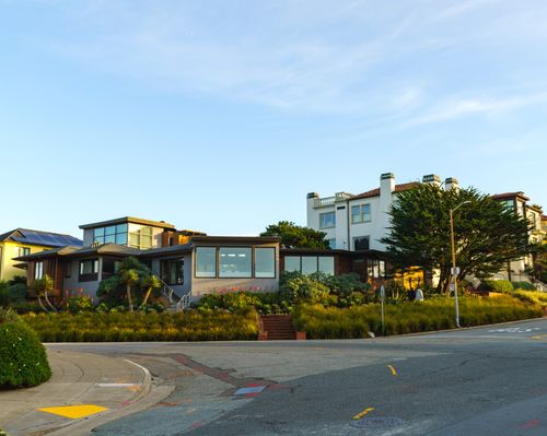 Free A row of modern houses on a sunny corner showcasing contemporary architecture. Stock Photo