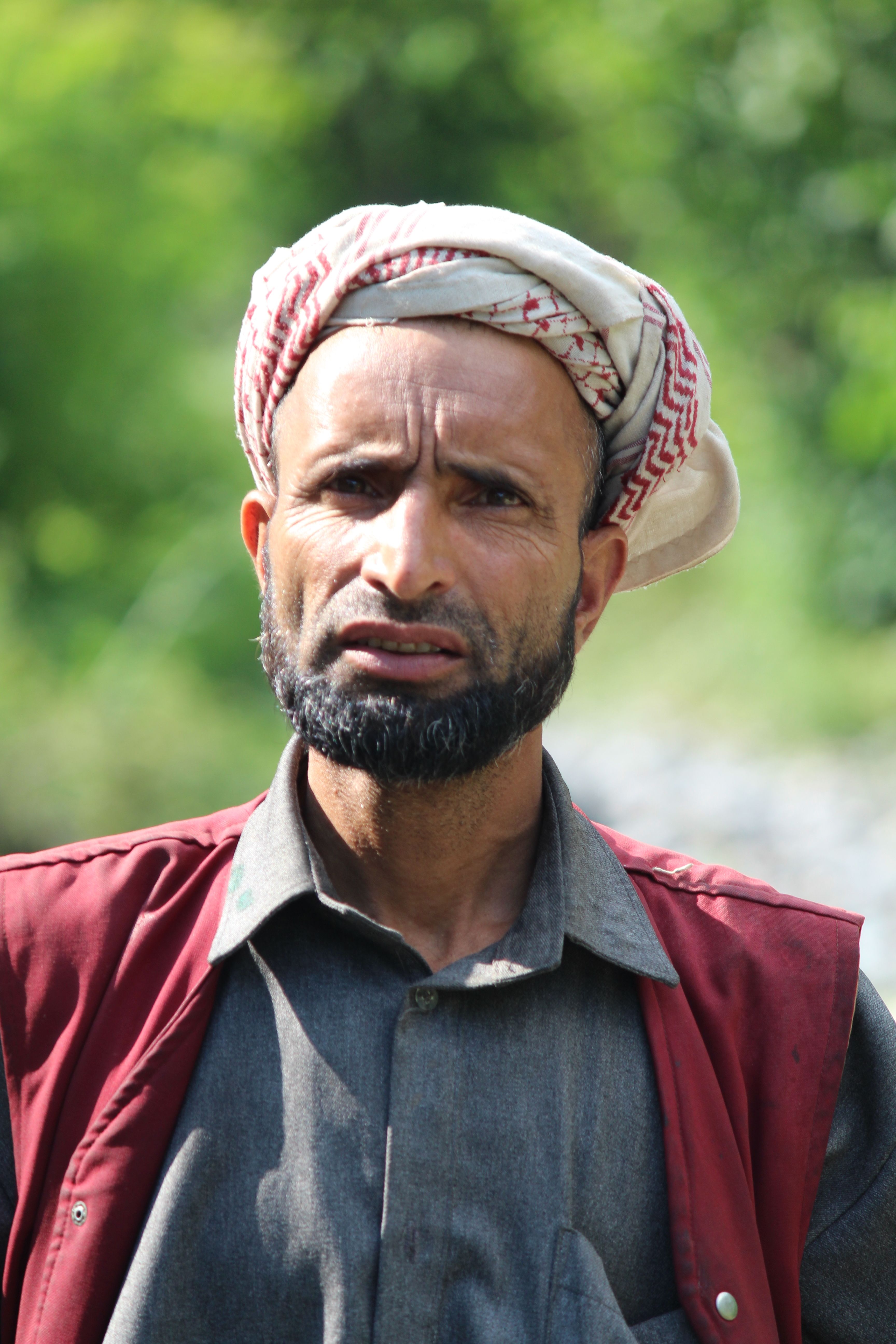 Portrait of a Middle Eastern Man in Traditional Attire · Free Stock Photo