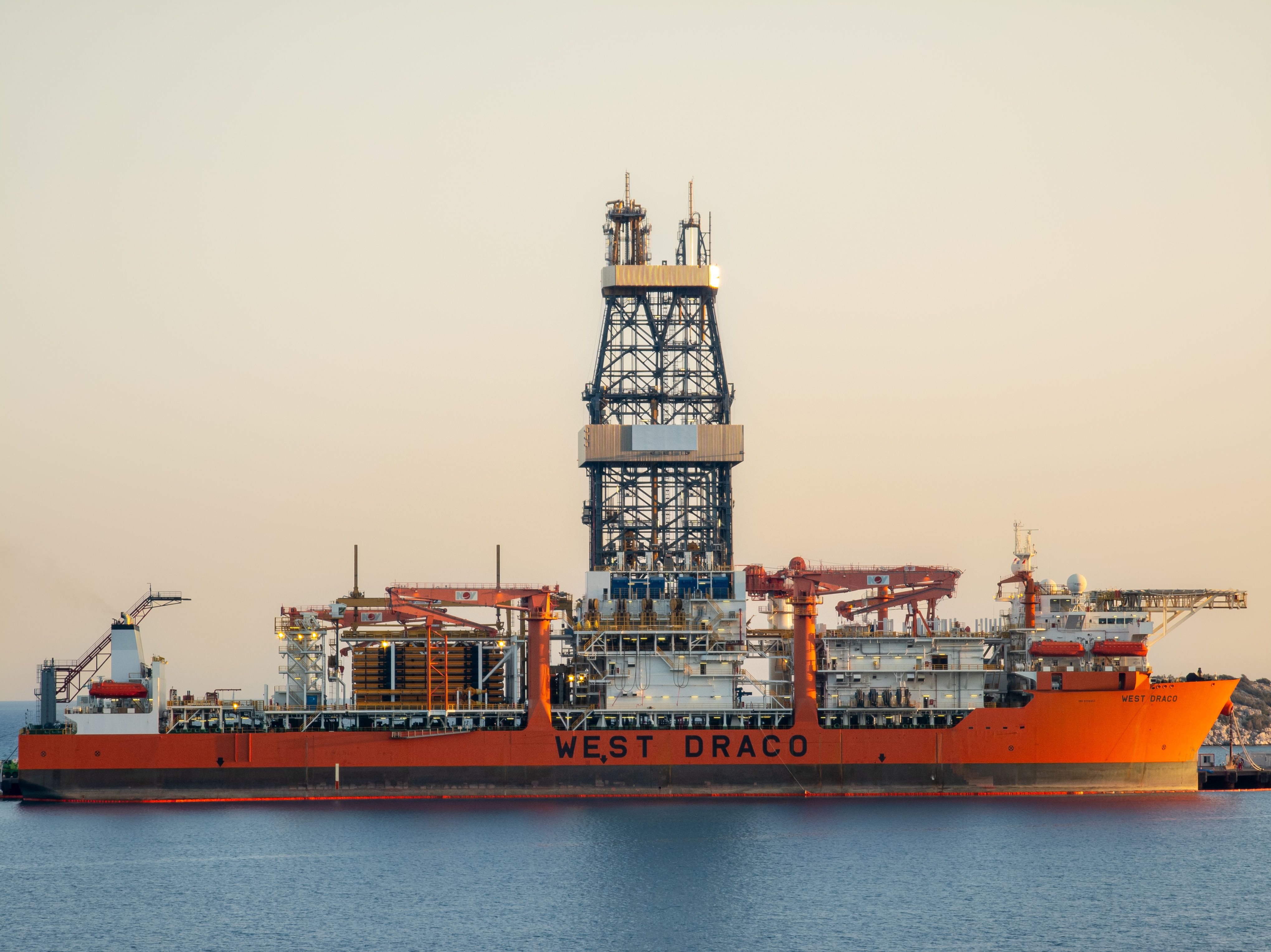 West Draco Oil Rig in Sunrise at Taşucu Port · Free Stock Photo