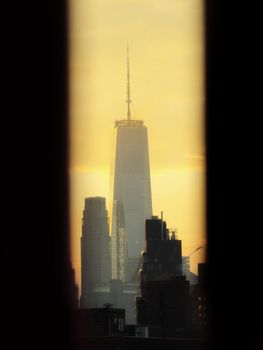 Sonnenuntergang & Stadt – Geheimnisvolles architektonisches Motiv