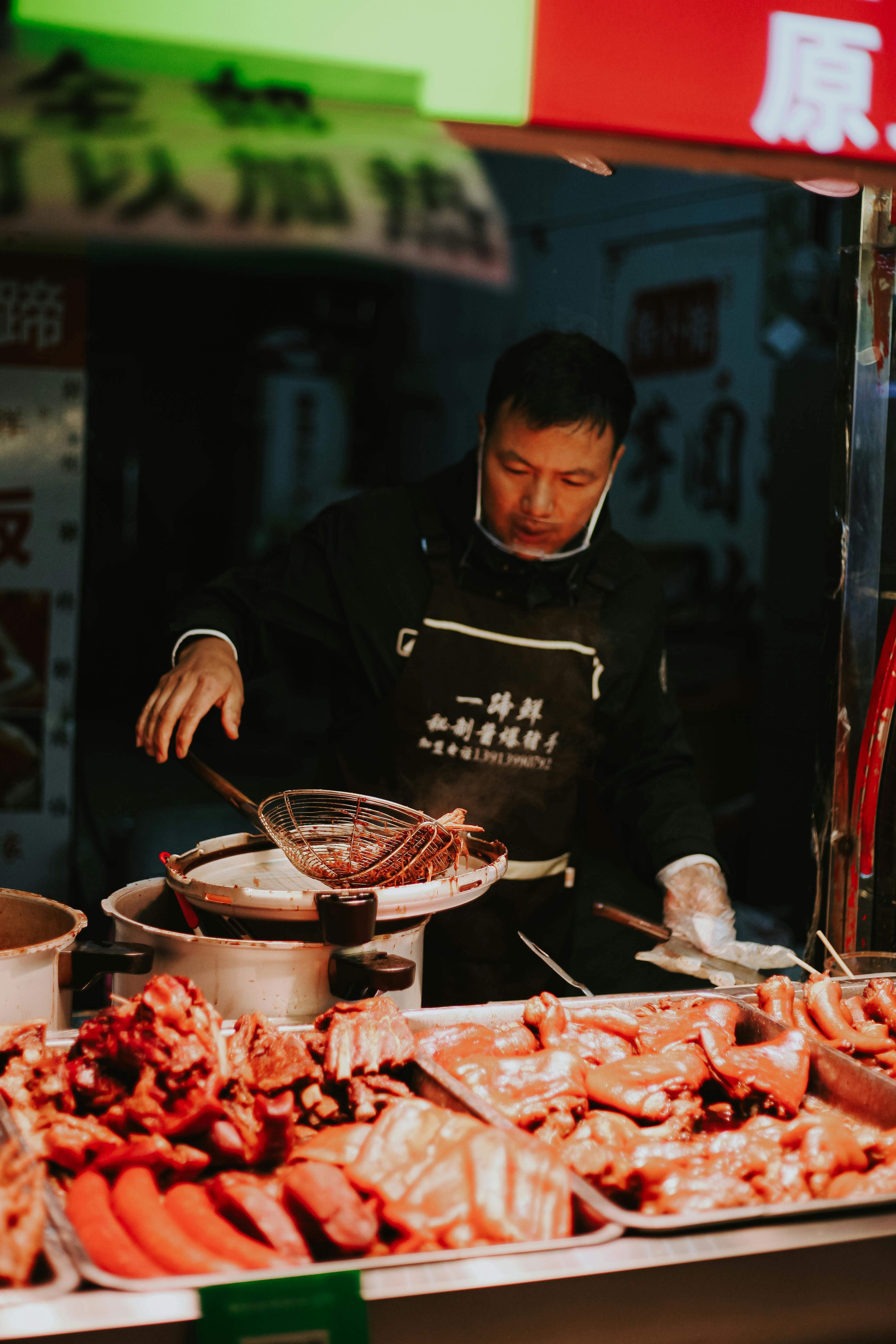 Tindera sa palengke ng Calapan